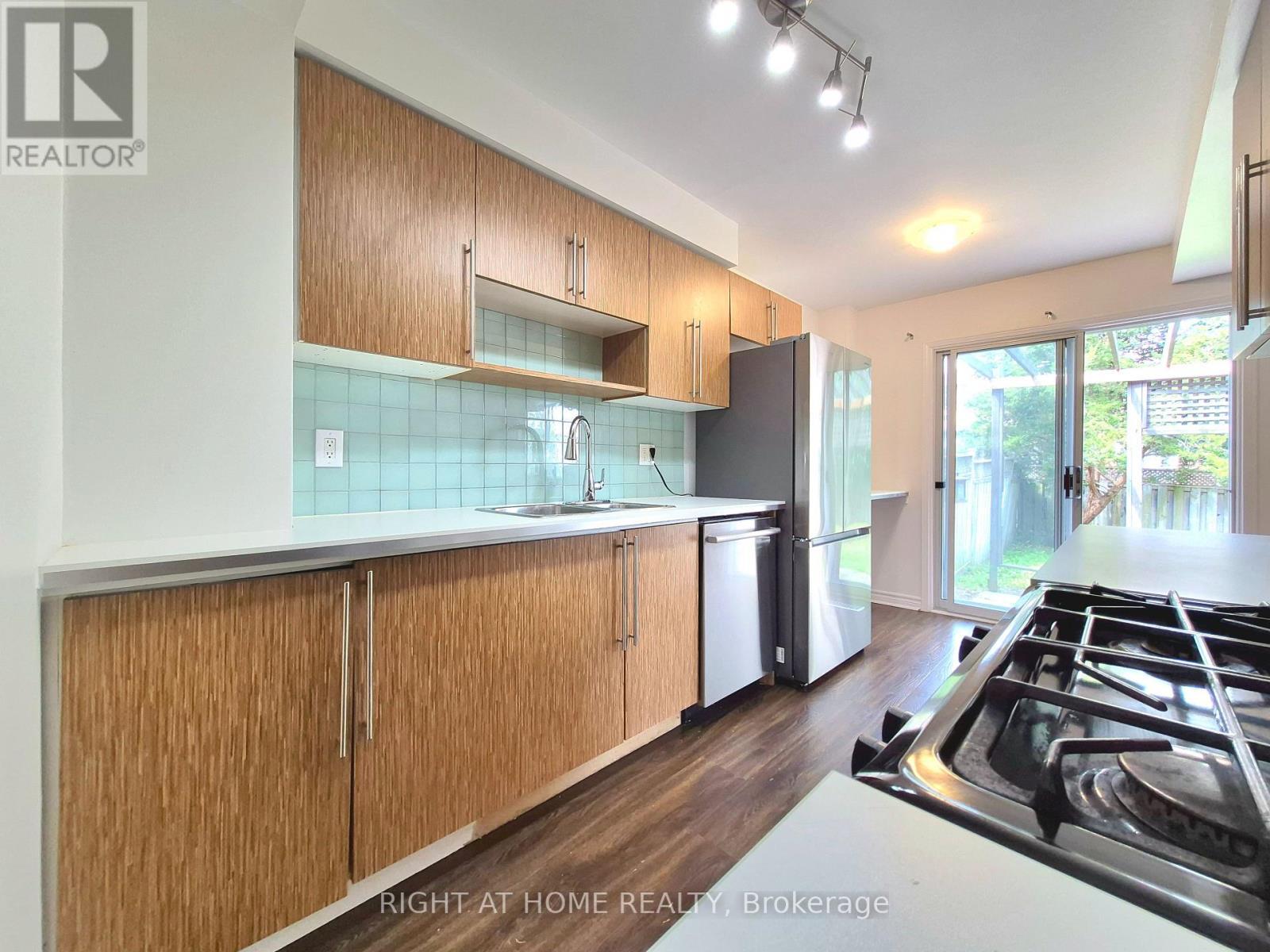 21 Mccullock Crescent, Ajax, ON - Indoor Photo Showing Kitchen