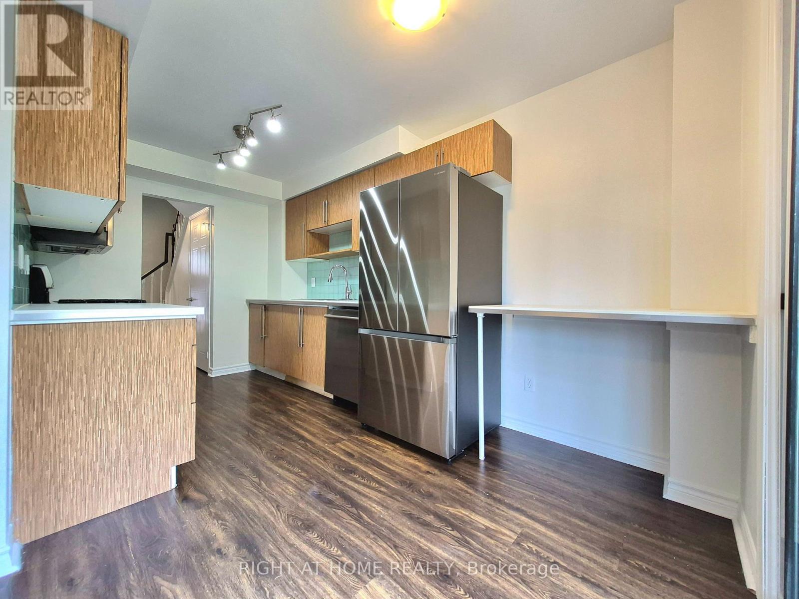 21 Mccullock Crescent, Ajax, ON - Indoor Photo Showing Kitchen