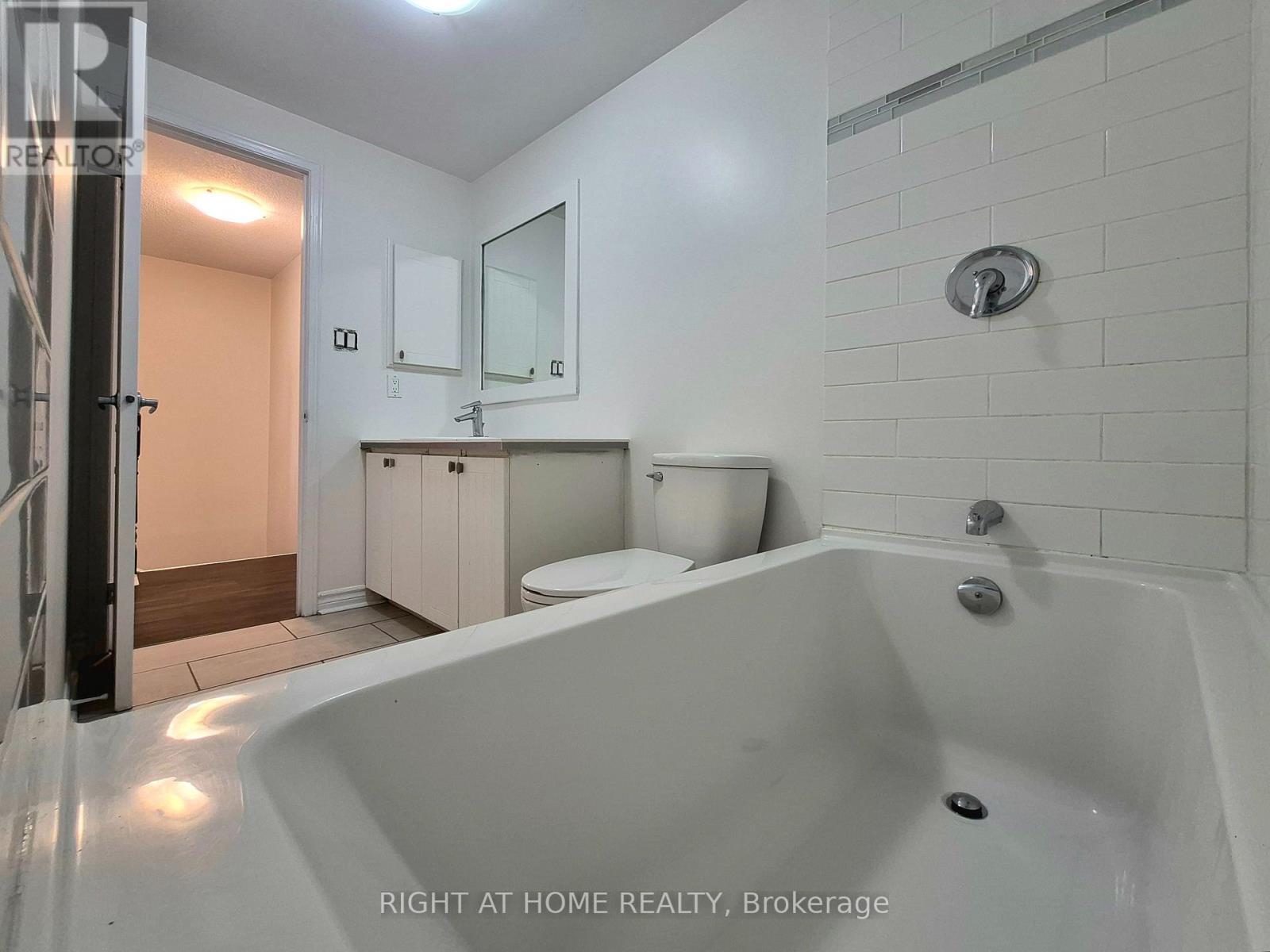 21 Mccullock Crescent, Ajax, ON - Indoor Photo Showing Bathroom