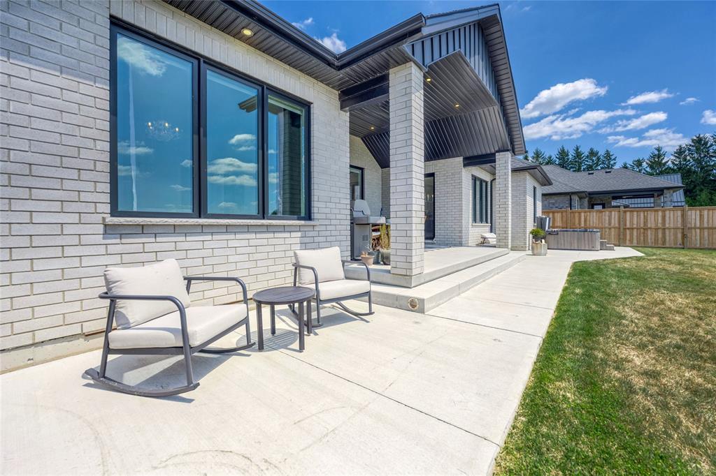 3665 Egremont Road, Plympton-Wyoming, ON - Outdoor