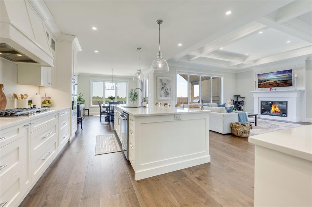 3665 Egremont Road, Plympton-Wyoming, ON - Indoor Photo Showing Kitchen With Upgraded Kitchen
