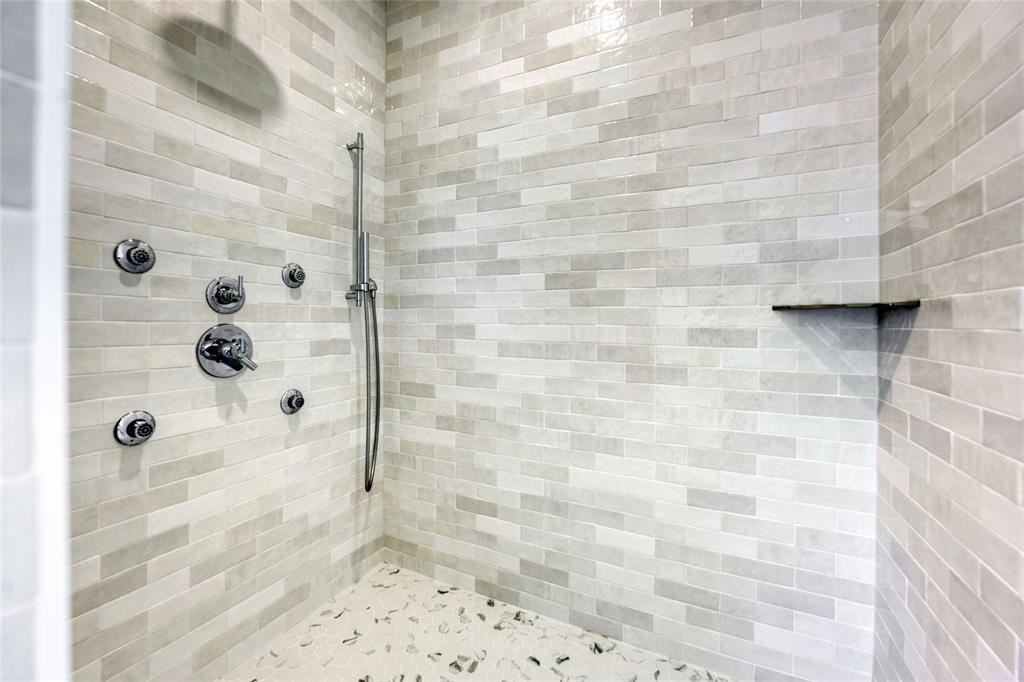 3665 Egremont Road, Plympton-Wyoming, ON - Indoor Photo Showing Bathroom