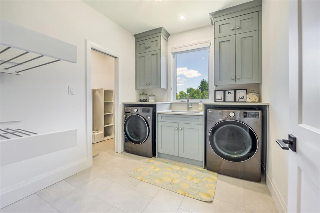 3665 Egremont Road, Plympton-Wyoming, ON - Indoor Photo Showing Laundry Room