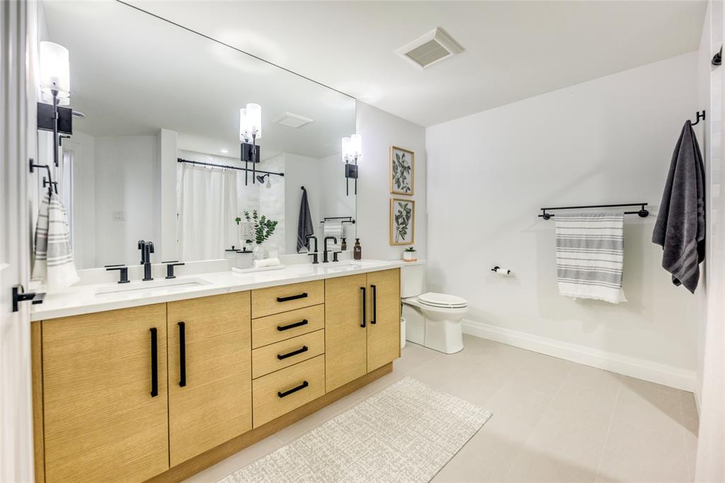 3665 Egremont Road, Plympton-Wyoming, ON - Indoor Photo Showing Bathroom