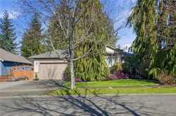 211 Saturna Dr Qualicum Beach, BC V9K 2P5