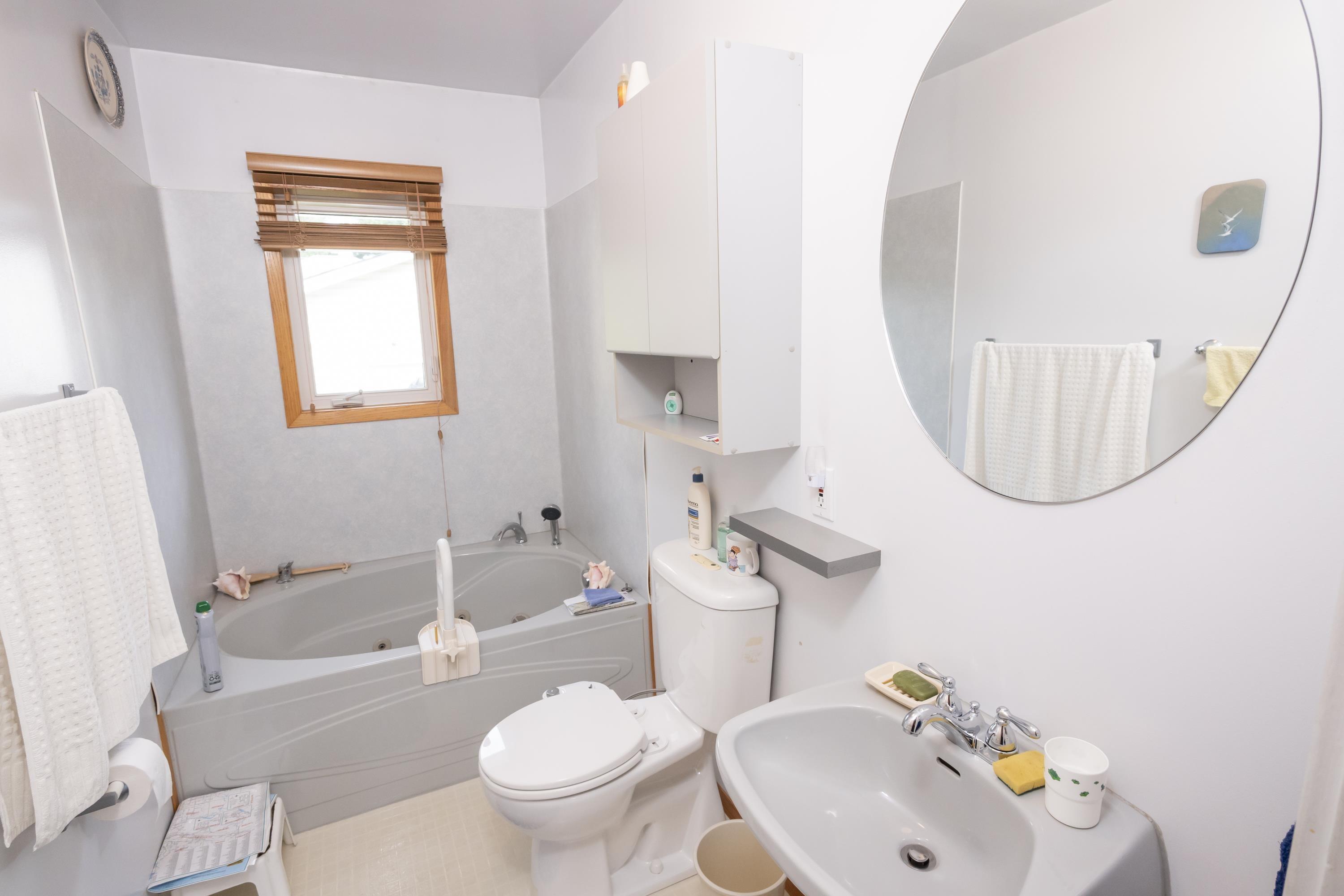 531 Empire Ave., Thunder Bay, ON - Indoor Photo Showing Bathroom