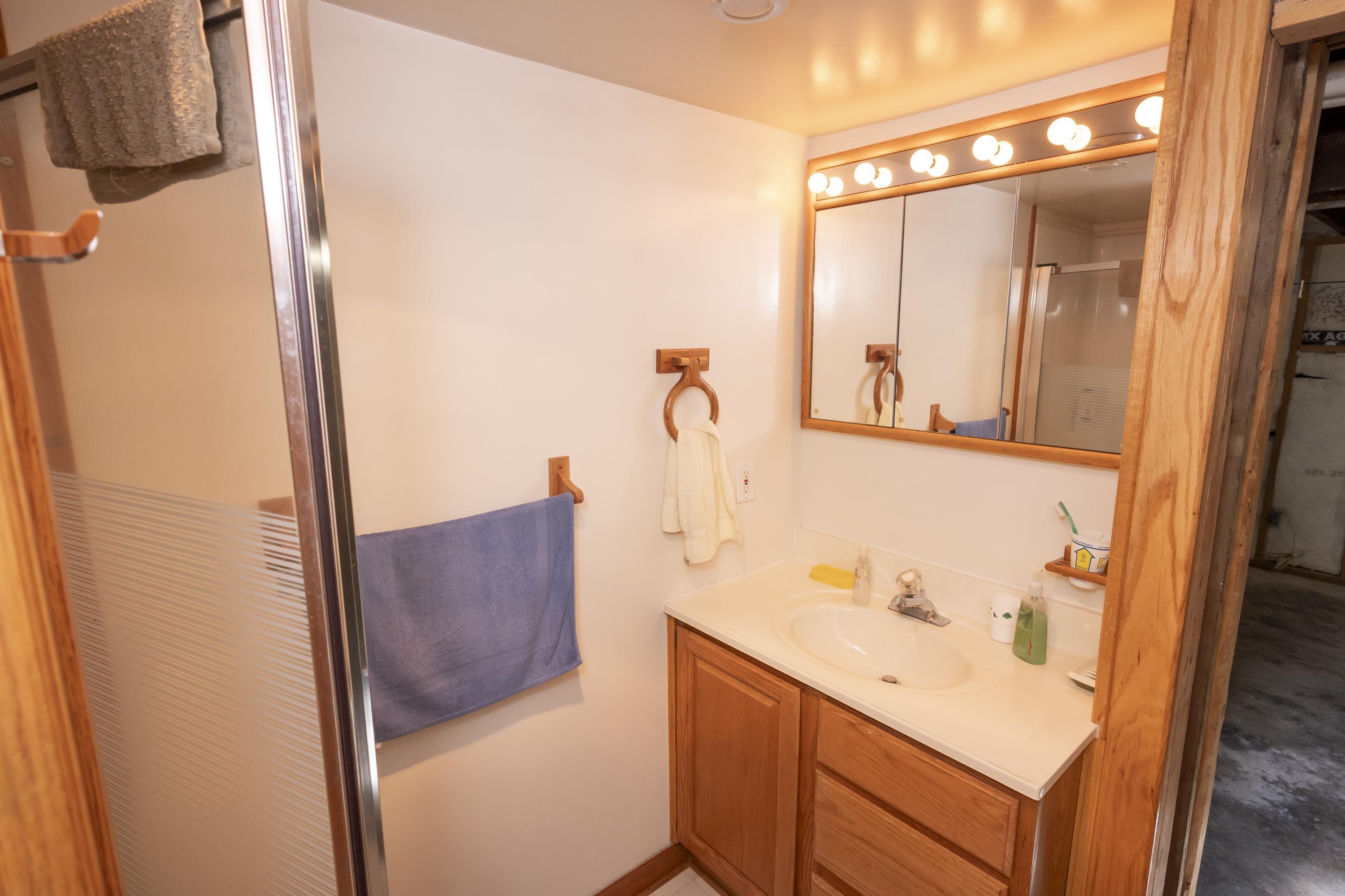 531 Empire Ave., Thunder Bay, ON - Indoor Photo Showing Bathroom