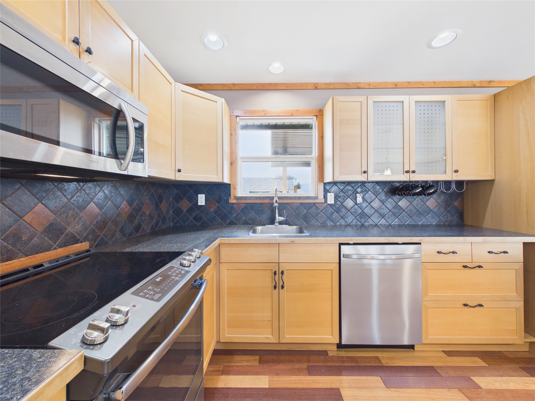 221 27Th Avenue, Cranbrook, BC - Indoor Photo Showing Kitchen