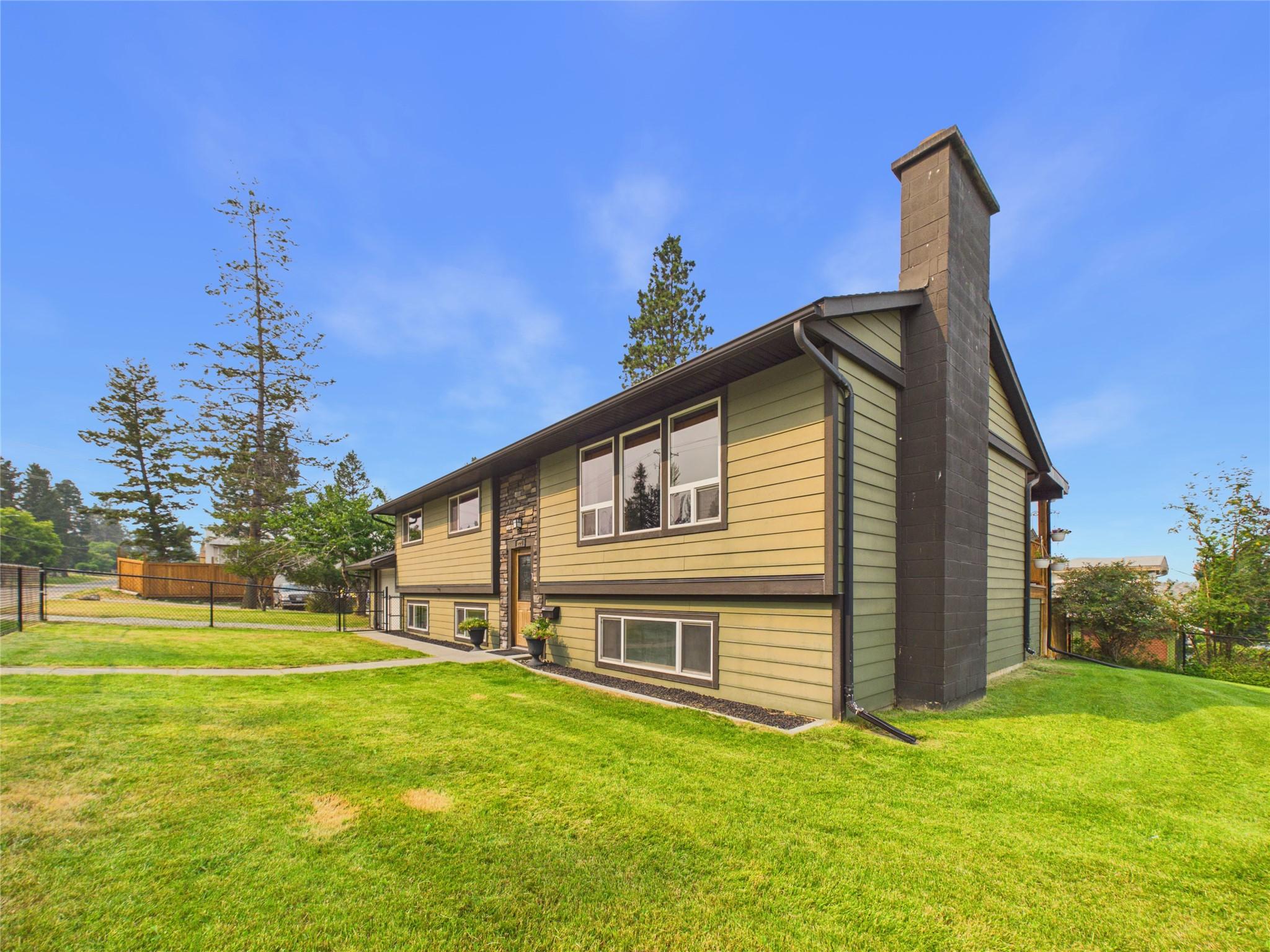 221 27Th Avenue, Cranbrook, BC - Outdoor