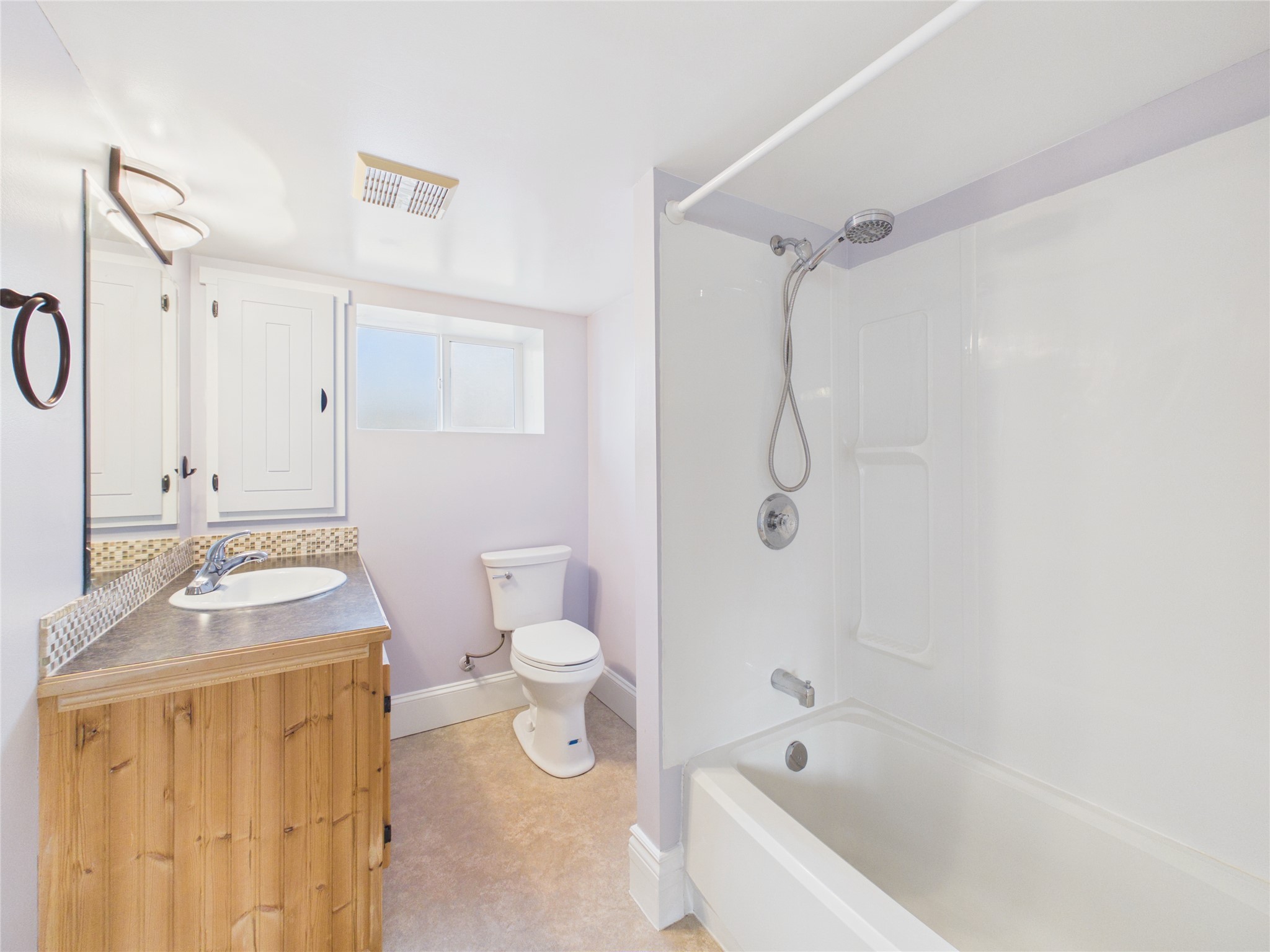 221 27Th Avenue, Cranbrook, BC - Indoor Photo Showing Bathroom