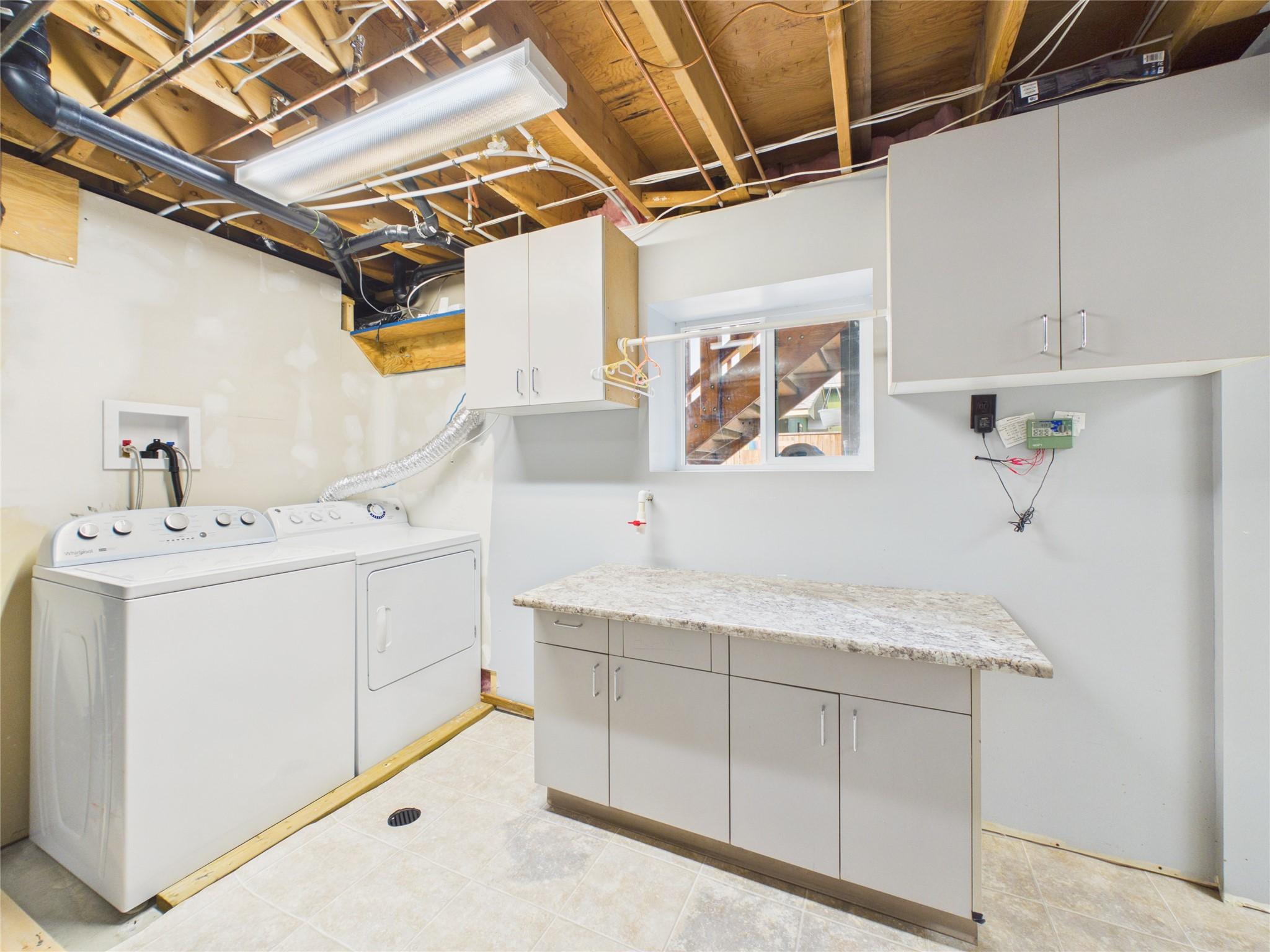 221 27Th Avenue, Cranbrook, BC - Indoor Photo Showing Laundry Room
