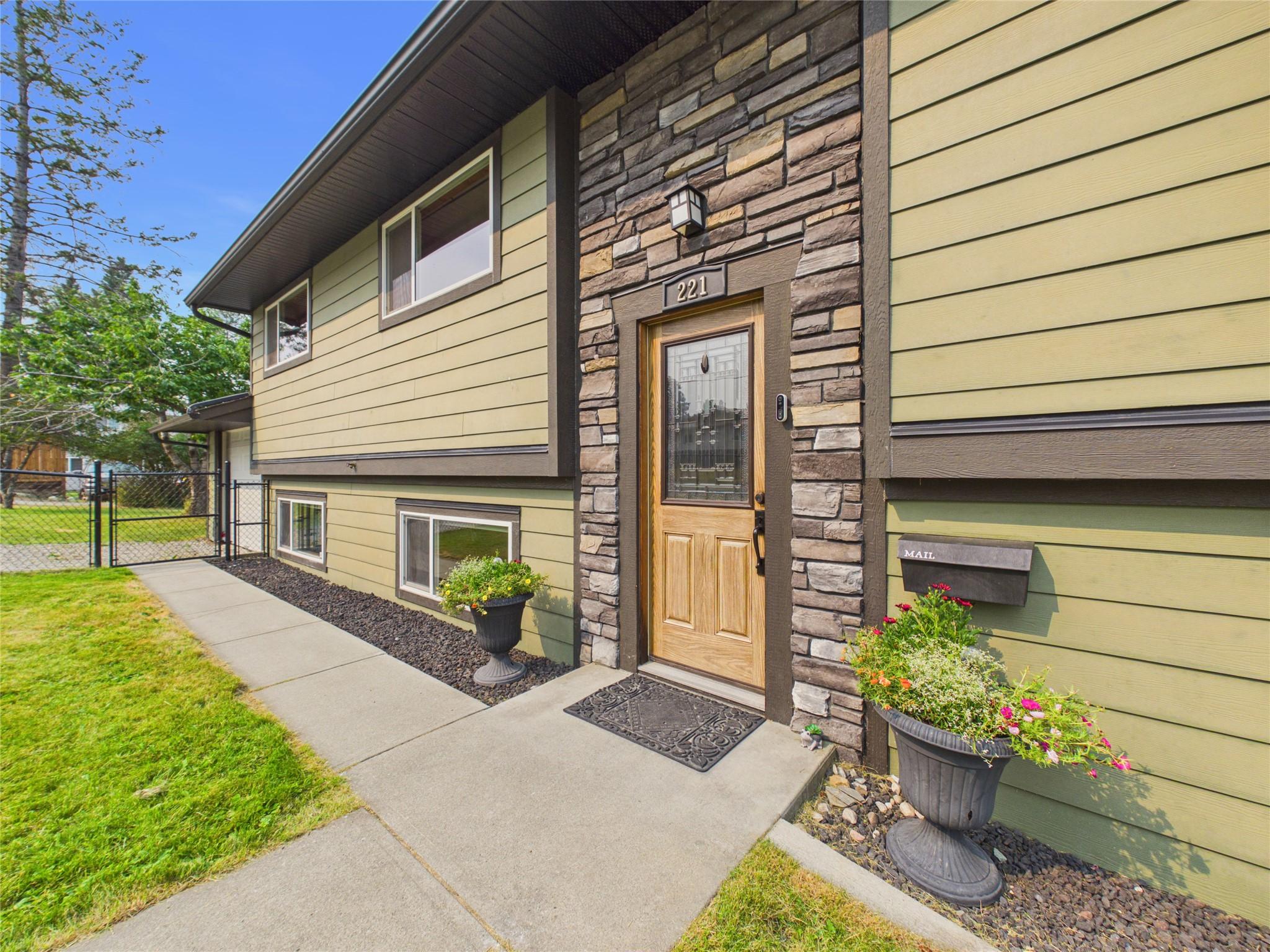 221 27Th Avenue, Cranbrook, BC - Outdoor With Exterior