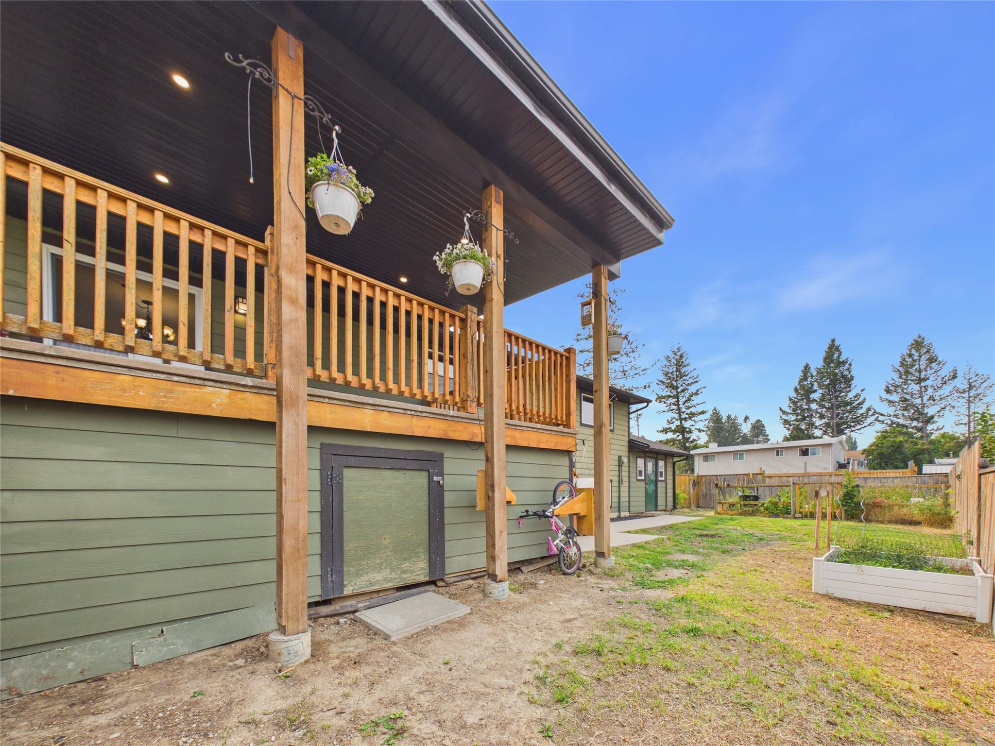 221 27Th Avenue, Cranbrook, BC - Outdoor With Exterior