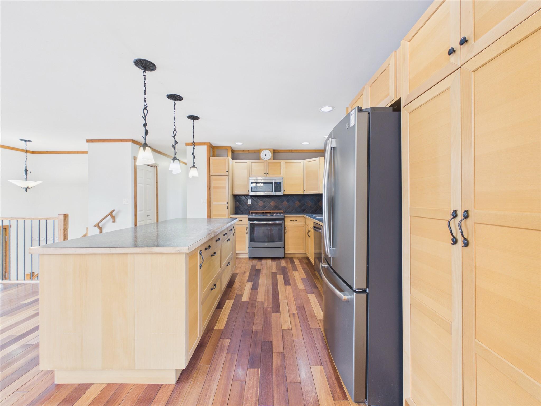 221 27Th Avenue, Cranbrook, BC - Indoor Photo Showing Kitchen