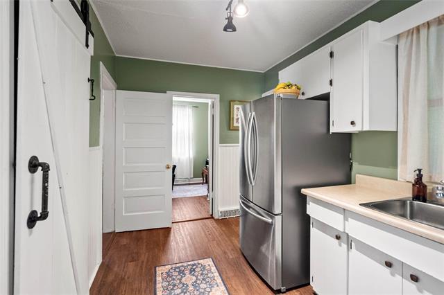 283 Oakland Ave, Winnipeg, MB - Indoor Photo Showing Kitchen