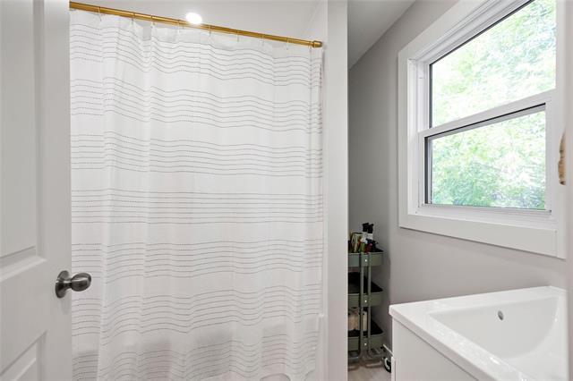 283 Oakland Ave, Winnipeg, MB - Indoor Photo Showing Bathroom
