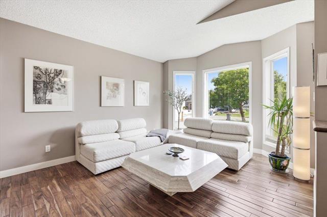 62 Baytree Crt, Winnipeg, MB - Indoor Photo Showing Living Room