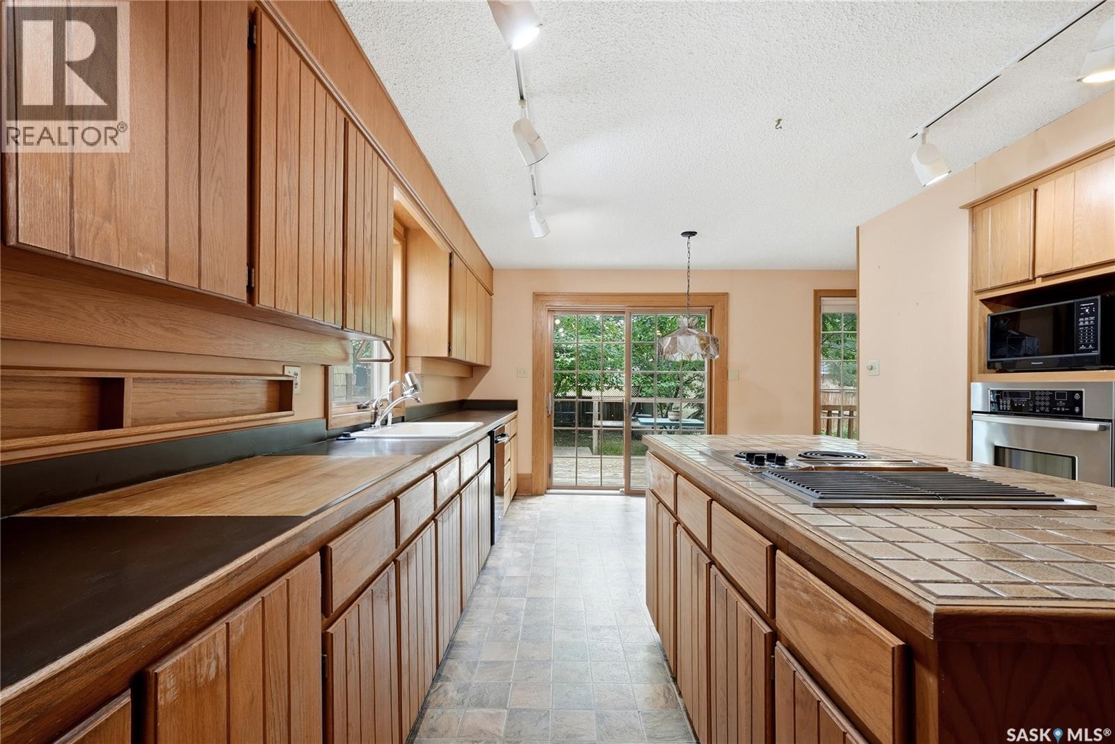 21 Angus Crescent, Regina, SK - Indoor Photo Showing Kitchen