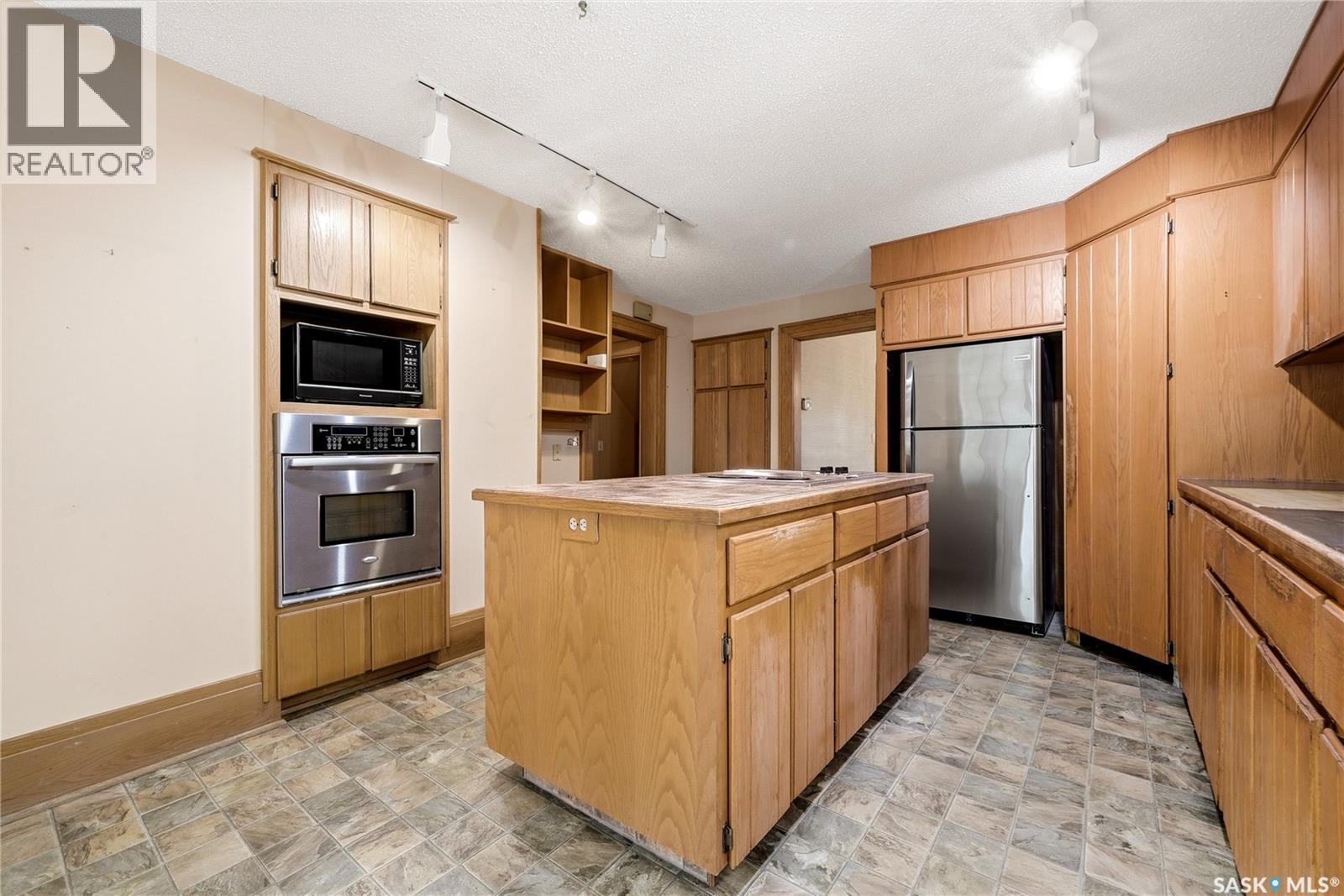 21 Angus Crescent, Regina, SK - Indoor Photo Showing Kitchen