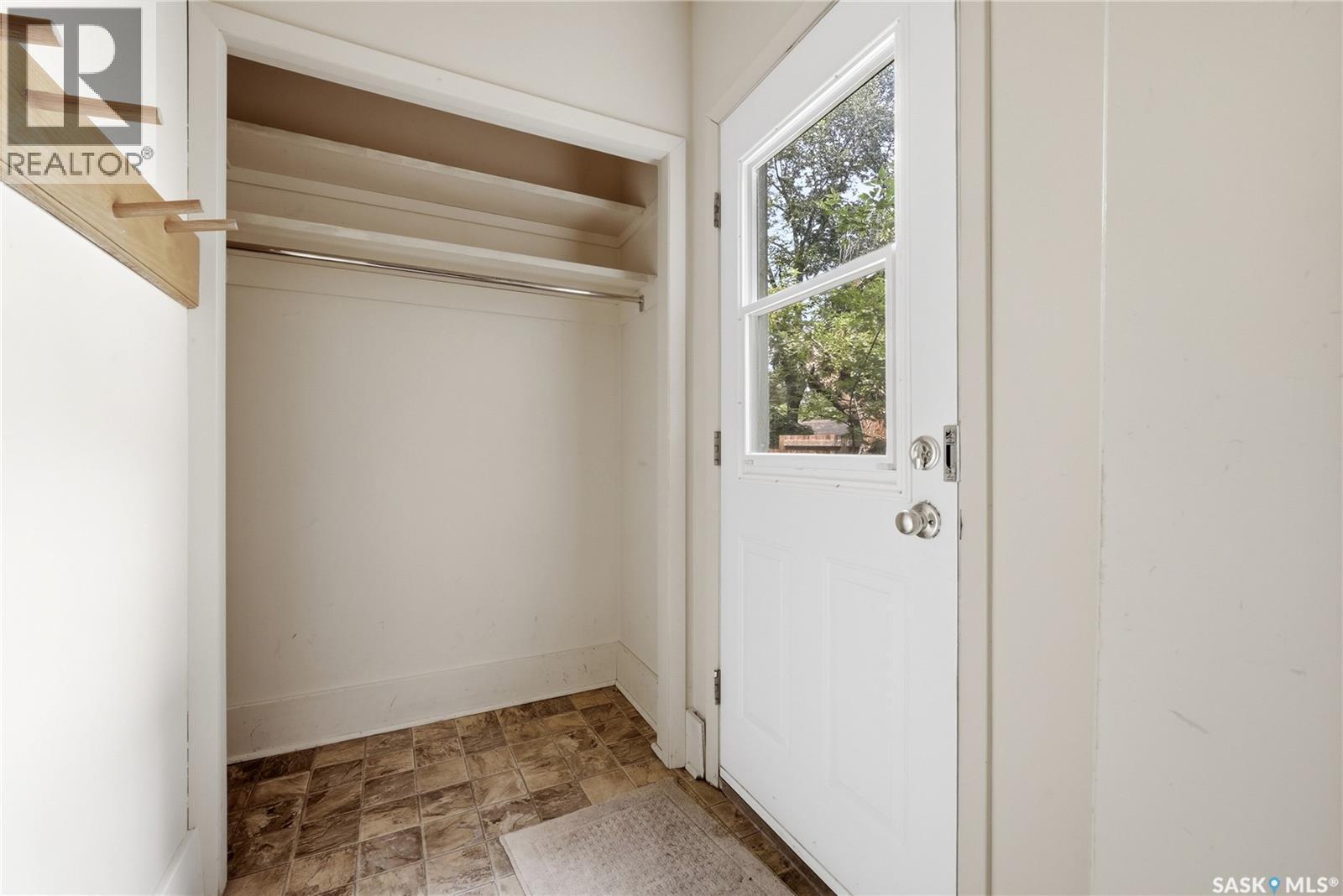 21 Angus Crescent, Regina, SK - Indoor Photo Showing Other Room