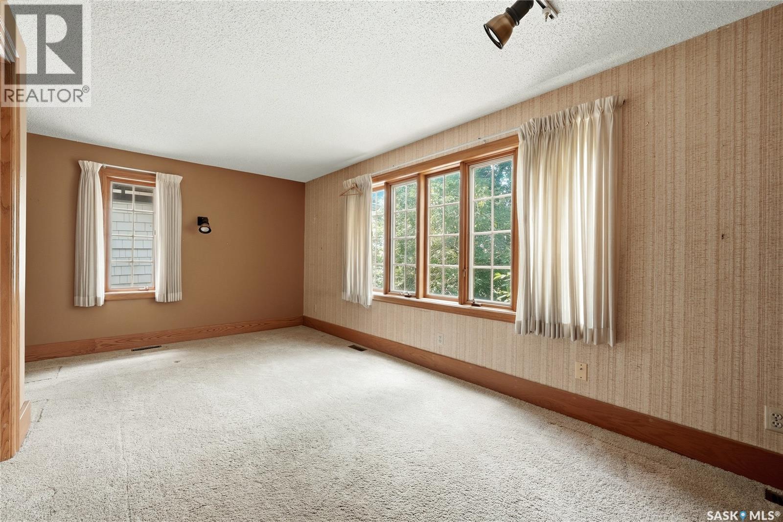21 Angus Crescent, Regina, SK - Indoor Photo Showing Other Room