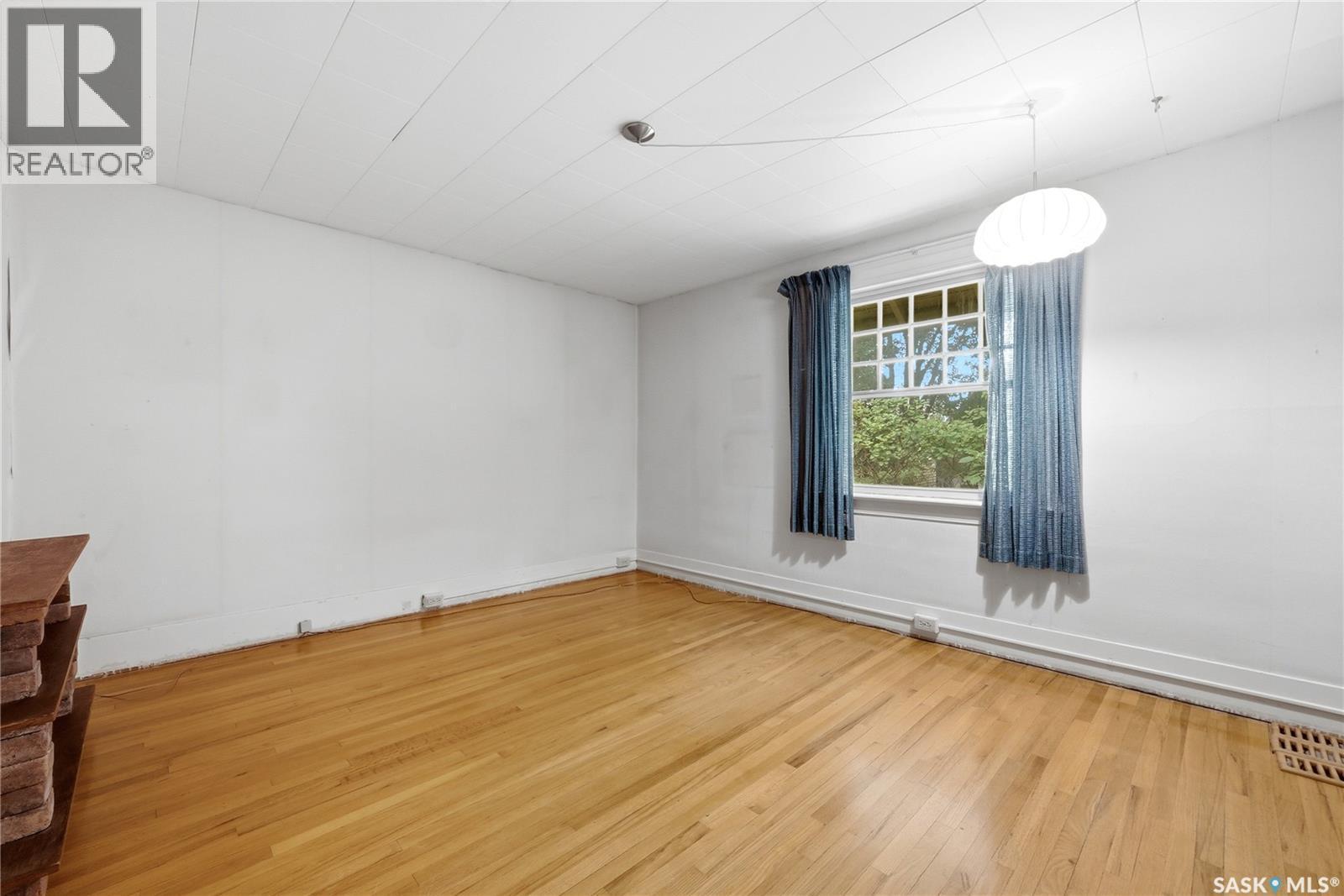 21 Angus Crescent, Regina, SK - Indoor Photo Showing Other Room