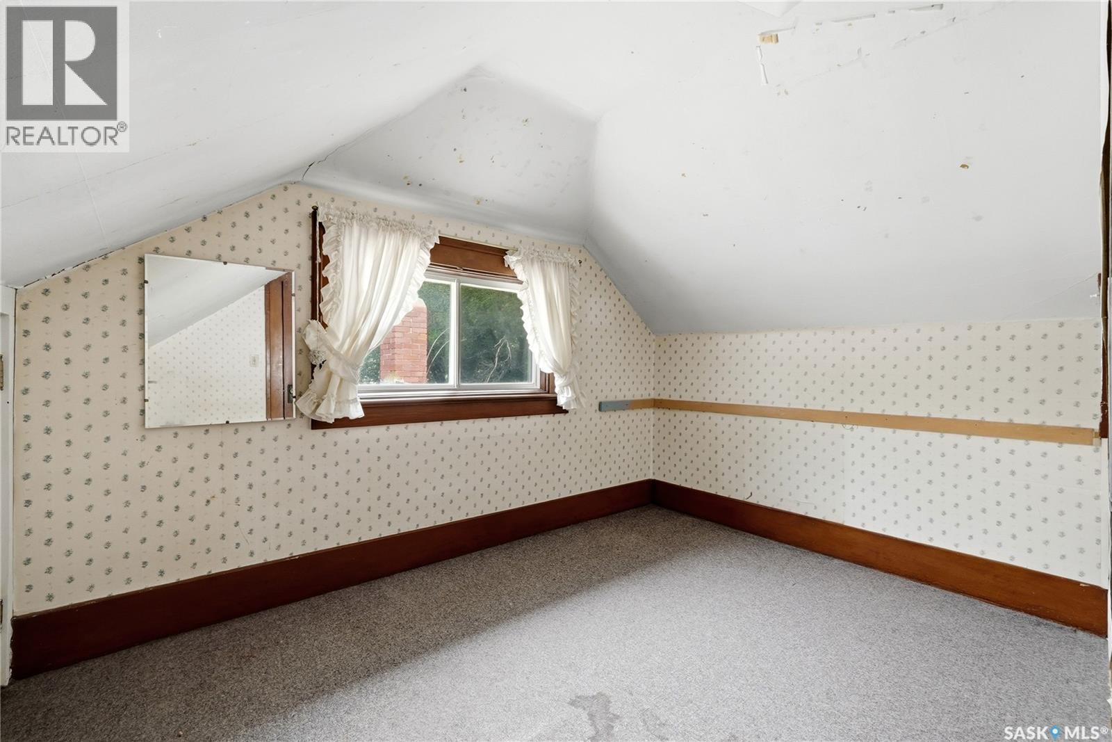 21 Angus Crescent, Regina, SK - Indoor Photo Showing Other Room