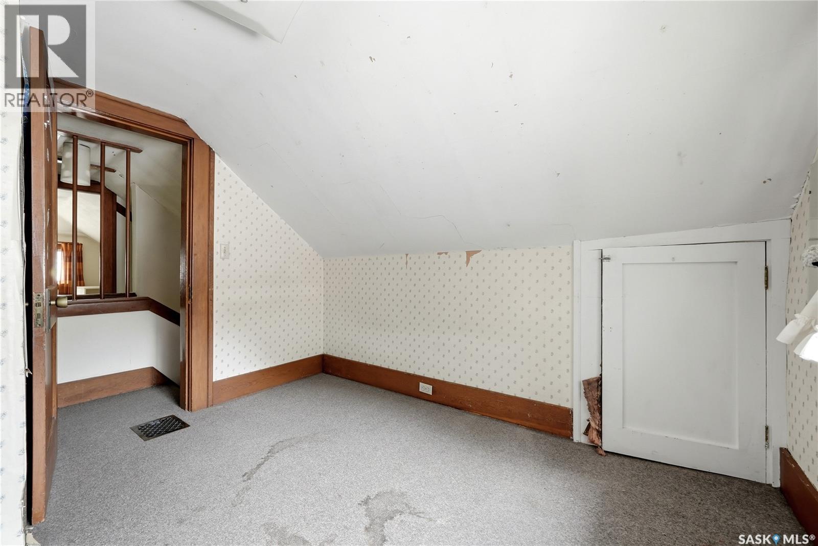 21 Angus Crescent, Regina, SK - Indoor Photo Showing Other Room