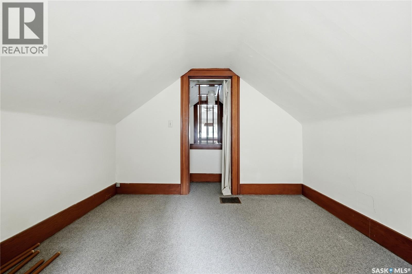 21 Angus Crescent, Regina, SK - Indoor Photo Showing Other Room