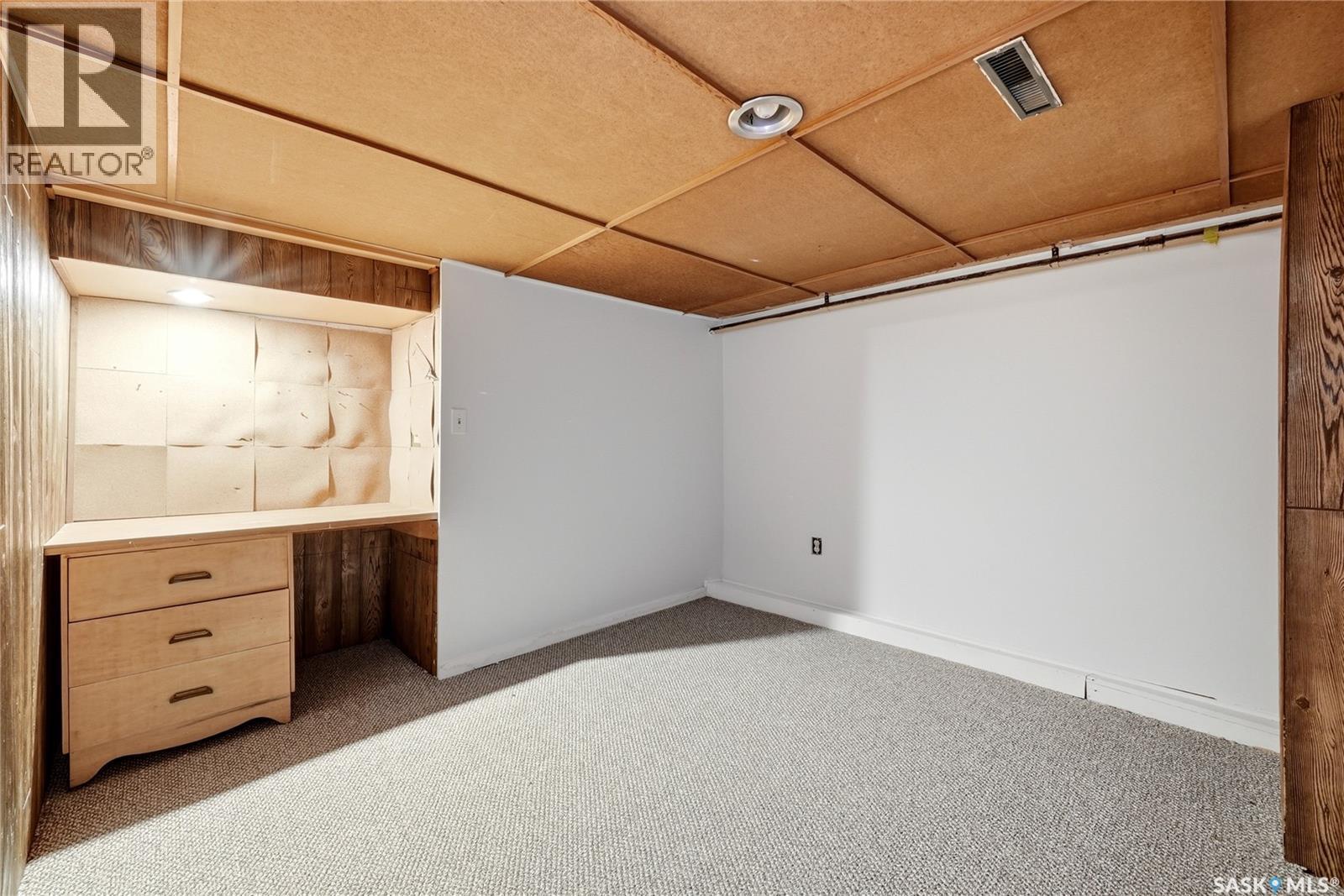 21 Angus Crescent, Regina, SK - Indoor Photo Showing Other Room