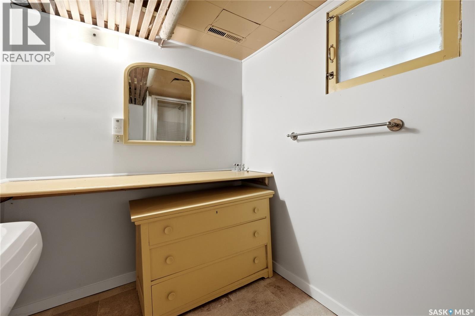 21 Angus Crescent, Regina, SK - Indoor