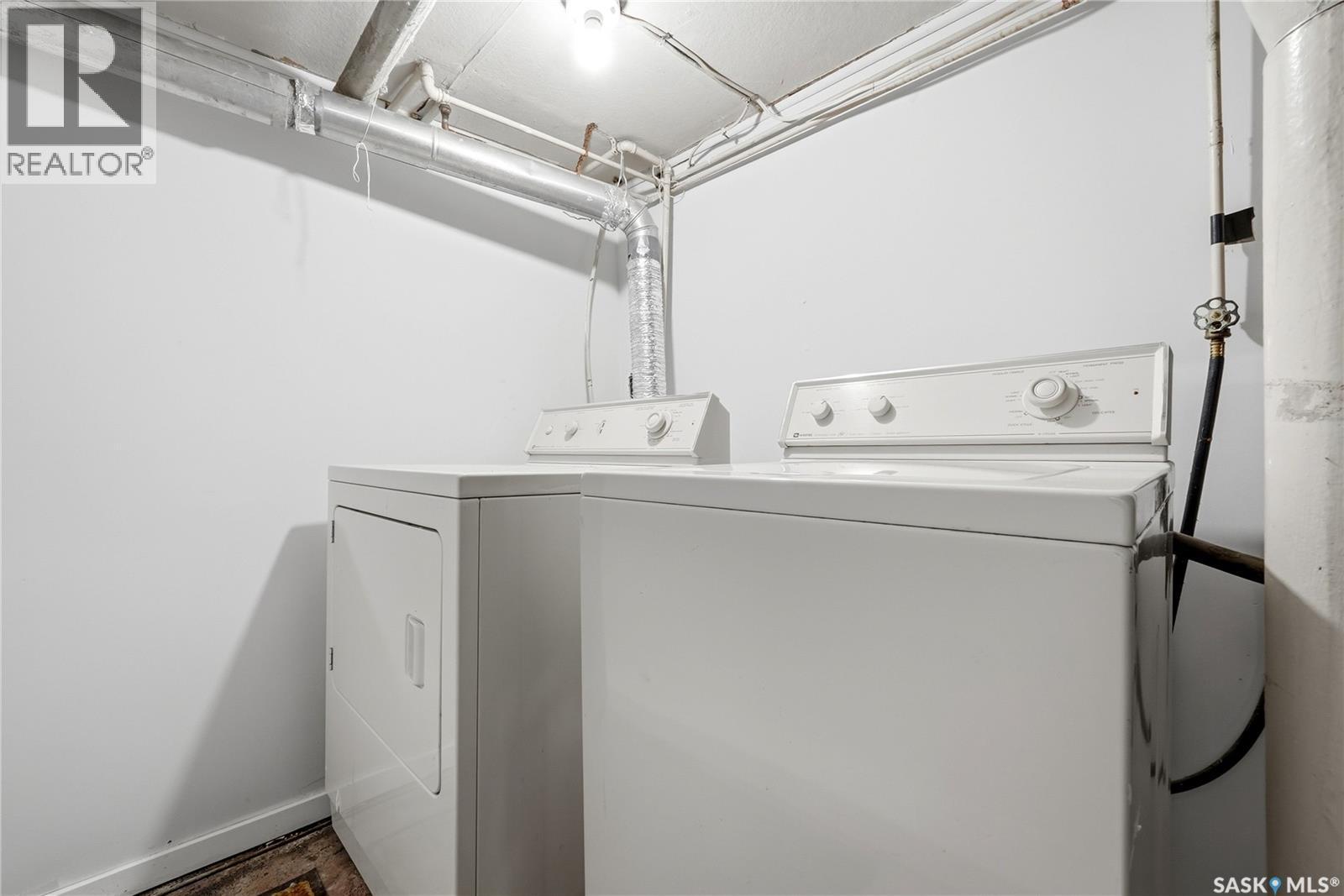 21 Angus Crescent, Regina, SK - Indoor Photo Showing Laundry Room