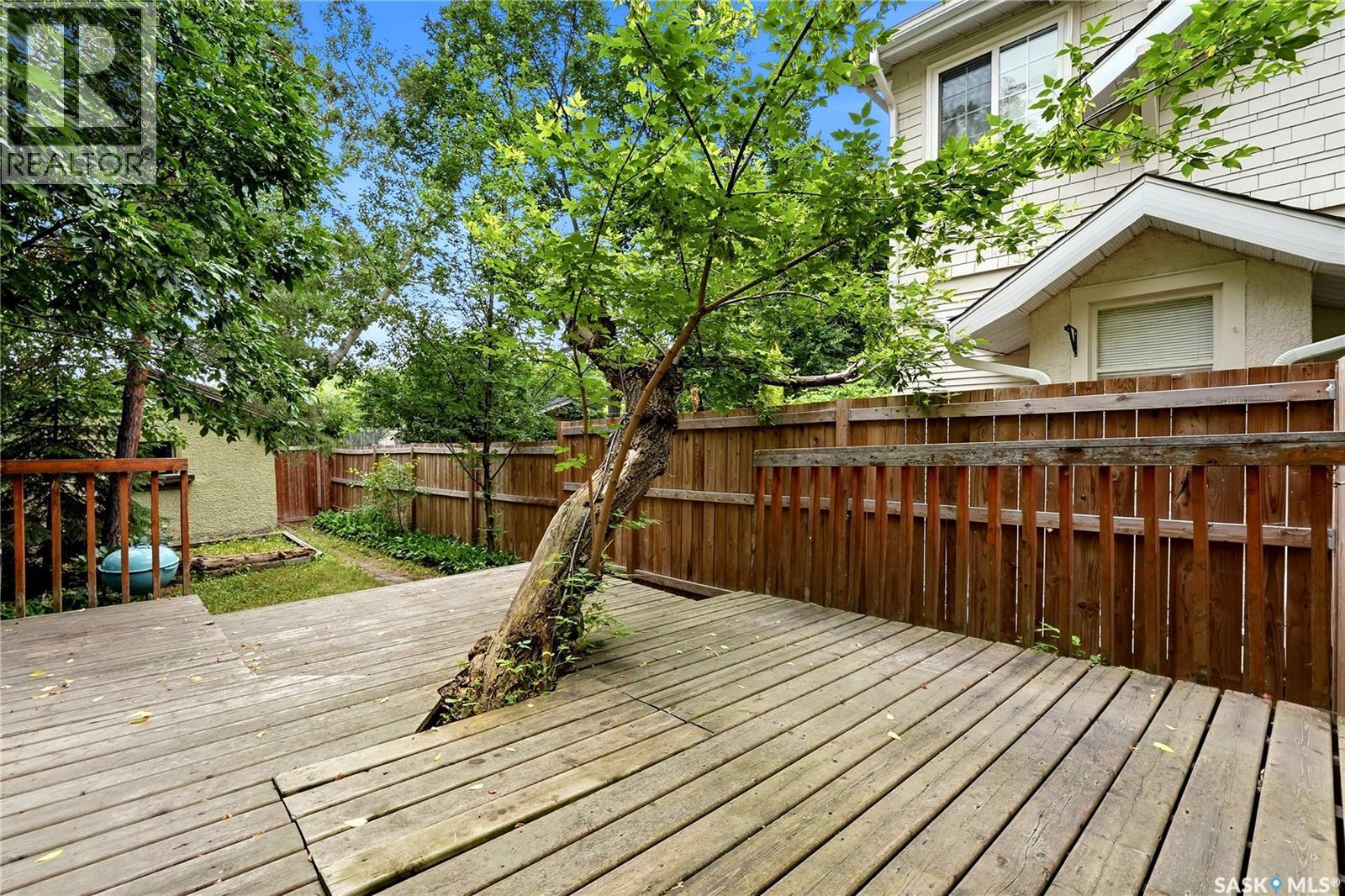 21 Angus Crescent, Regina, SK - Outdoor With Deck Patio Veranda