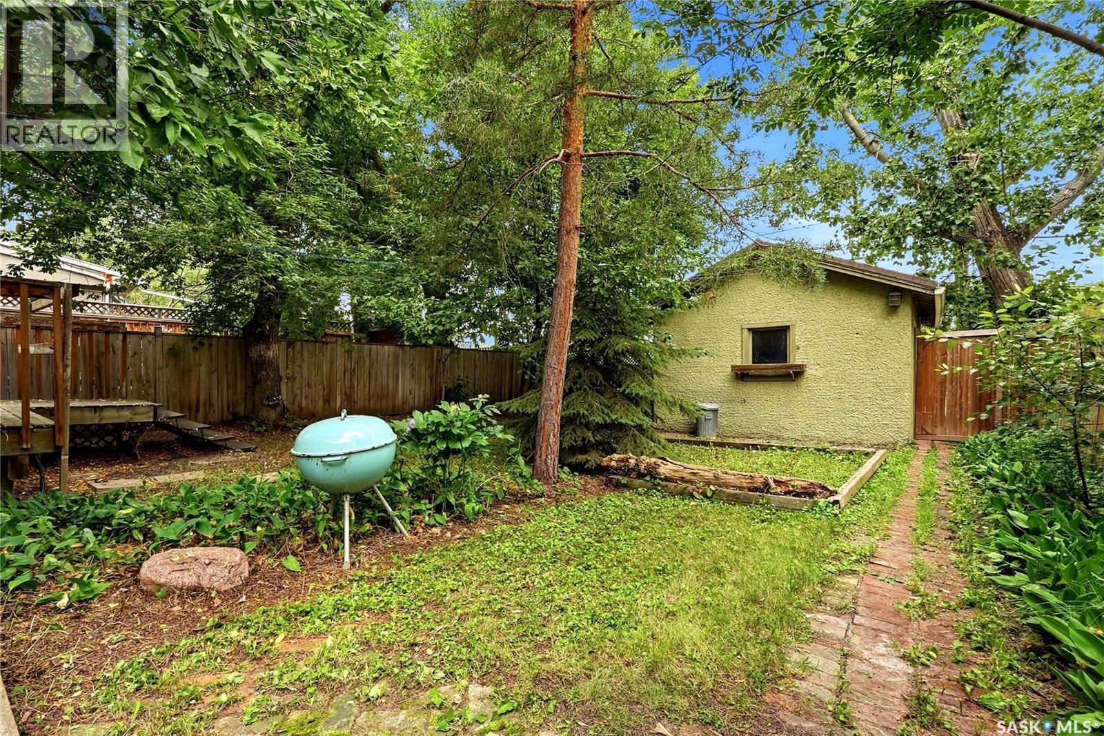 21 Angus Crescent, Regina, SK - Outdoor
