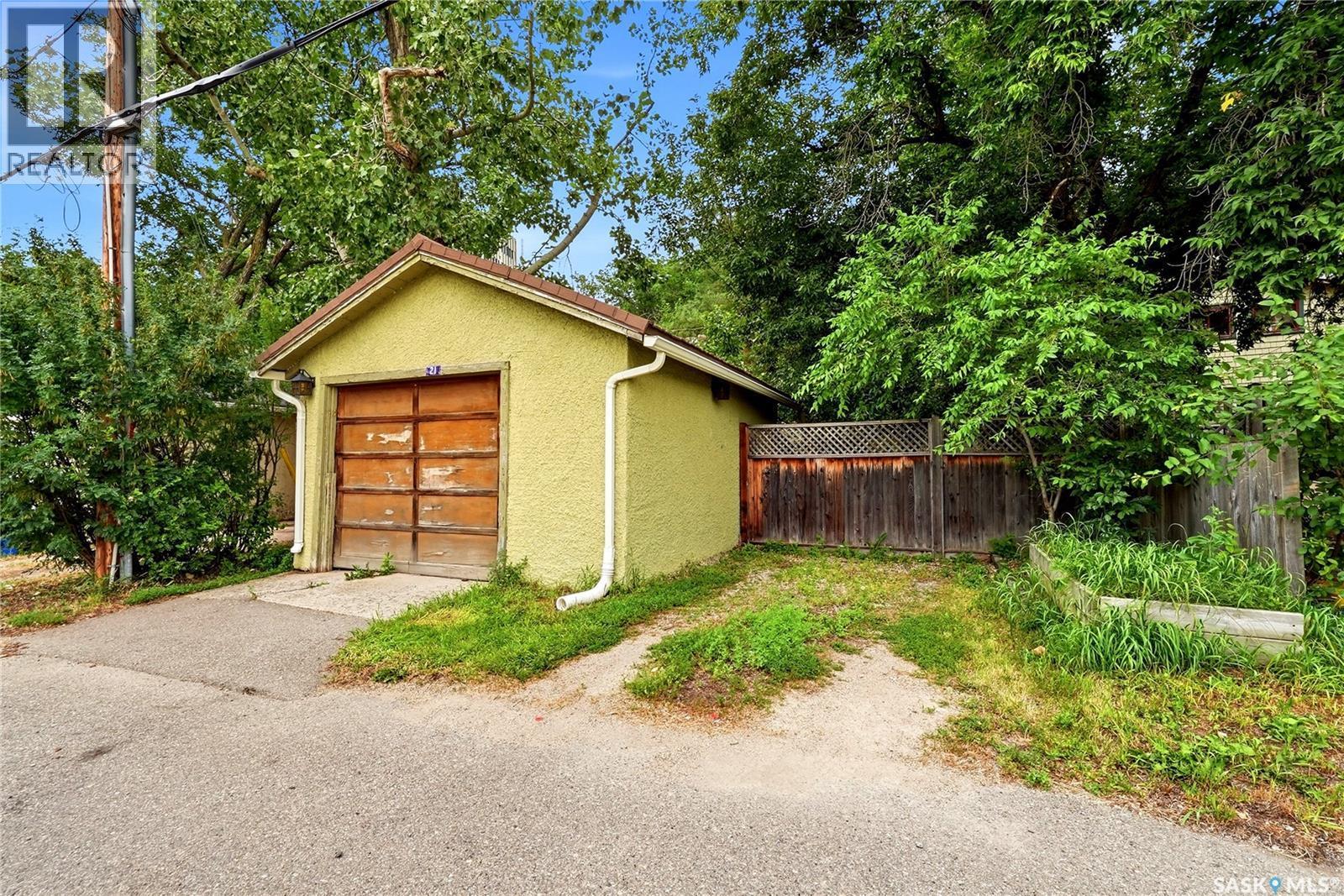 21 Angus Crescent, Regina, SK - Outdoor