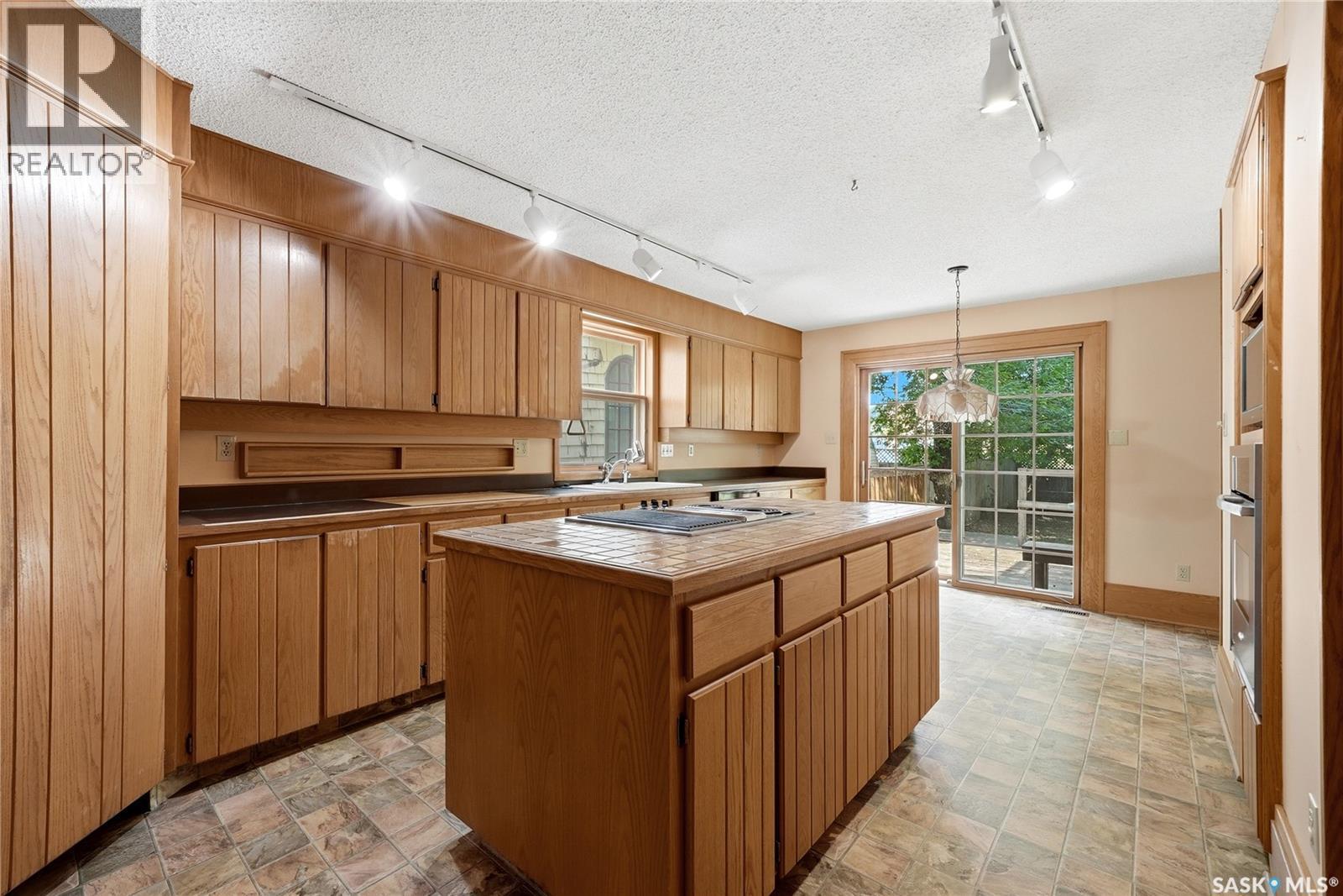21 Angus Crescent, Regina, SK - Indoor Photo Showing Kitchen