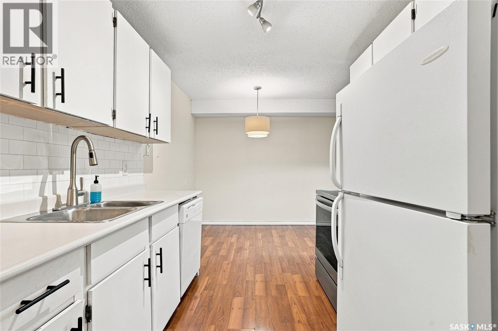 614 310 Stillwater Drive, Saskatoon, SK - Indoor Photo Showing Kitchen With Double Sink