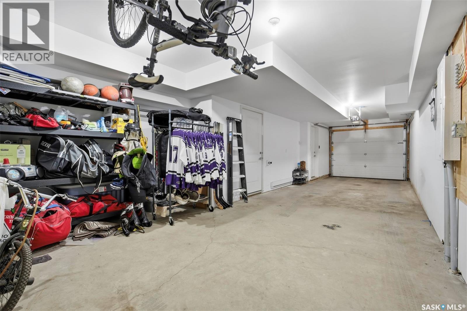 618 701 Meadows Boulevard, Saskatoon, SK - Indoor Photo Showing Garage