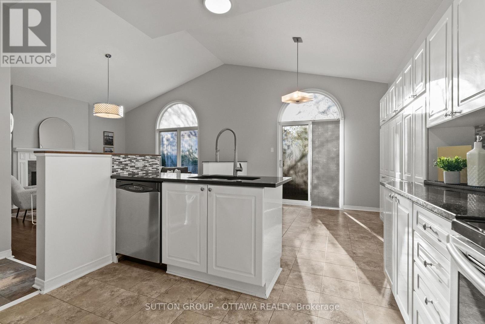4105 Wolfe Point Way, Ottawa, ON - Indoor Photo Showing Kitchen With Upgraded Kitchen