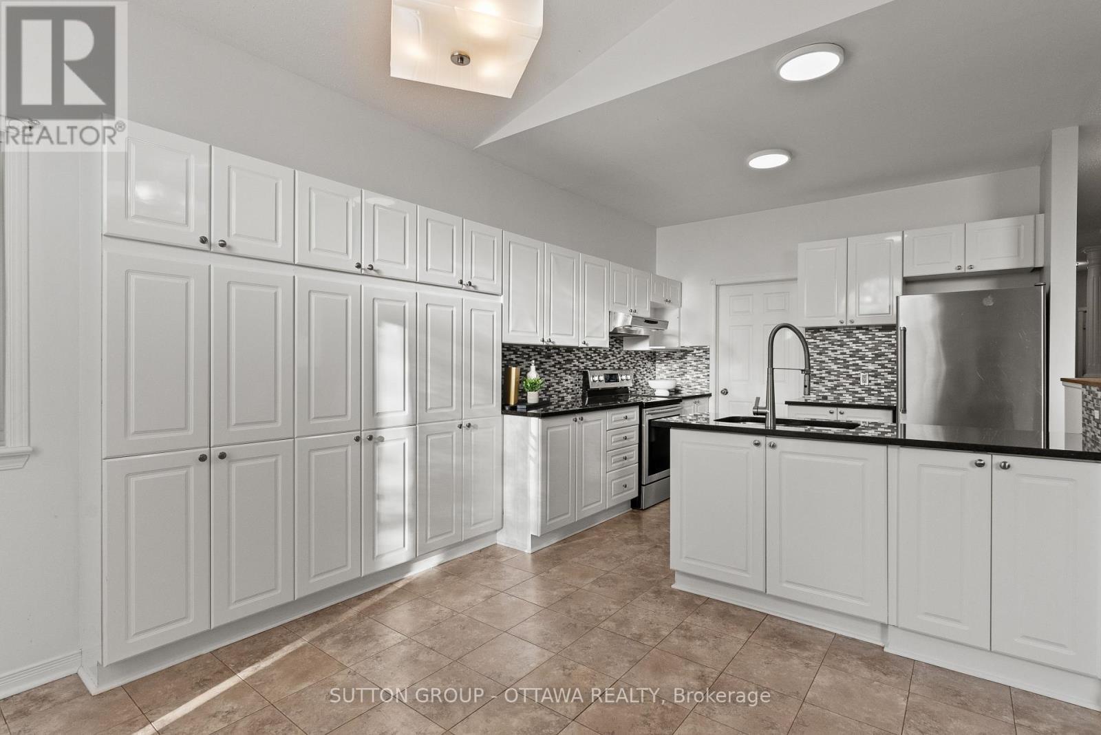 4105 Wolfe Point Way, Ottawa, ON - Indoor Photo Showing Kitchen With Double Sink