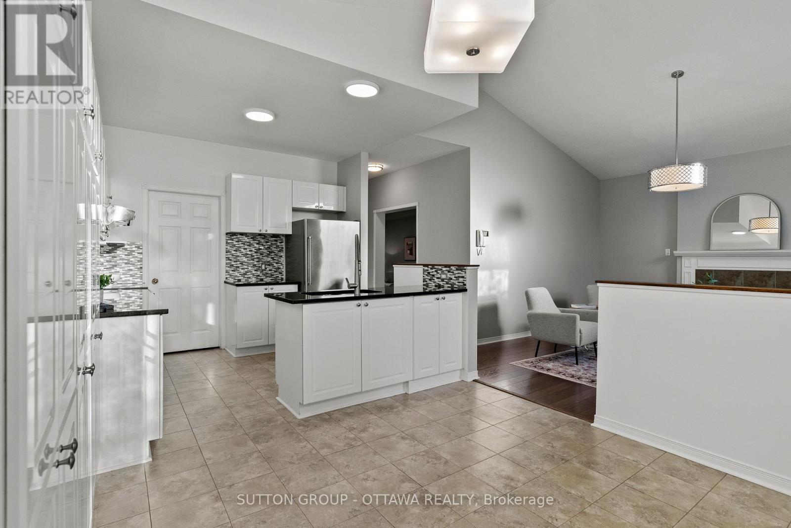 4105 Wolfe Point Way, Ottawa, ON - Indoor Photo Showing Kitchen With Upgraded Kitchen