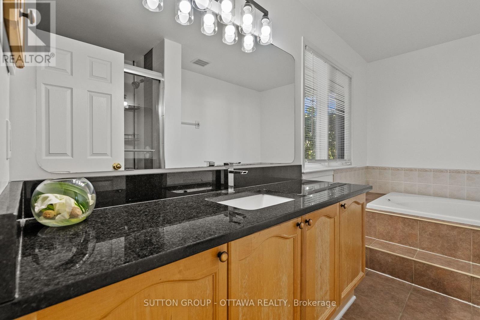 4105 Wolfe Point Way, Ottawa, ON - Indoor Photo Showing Bathroom