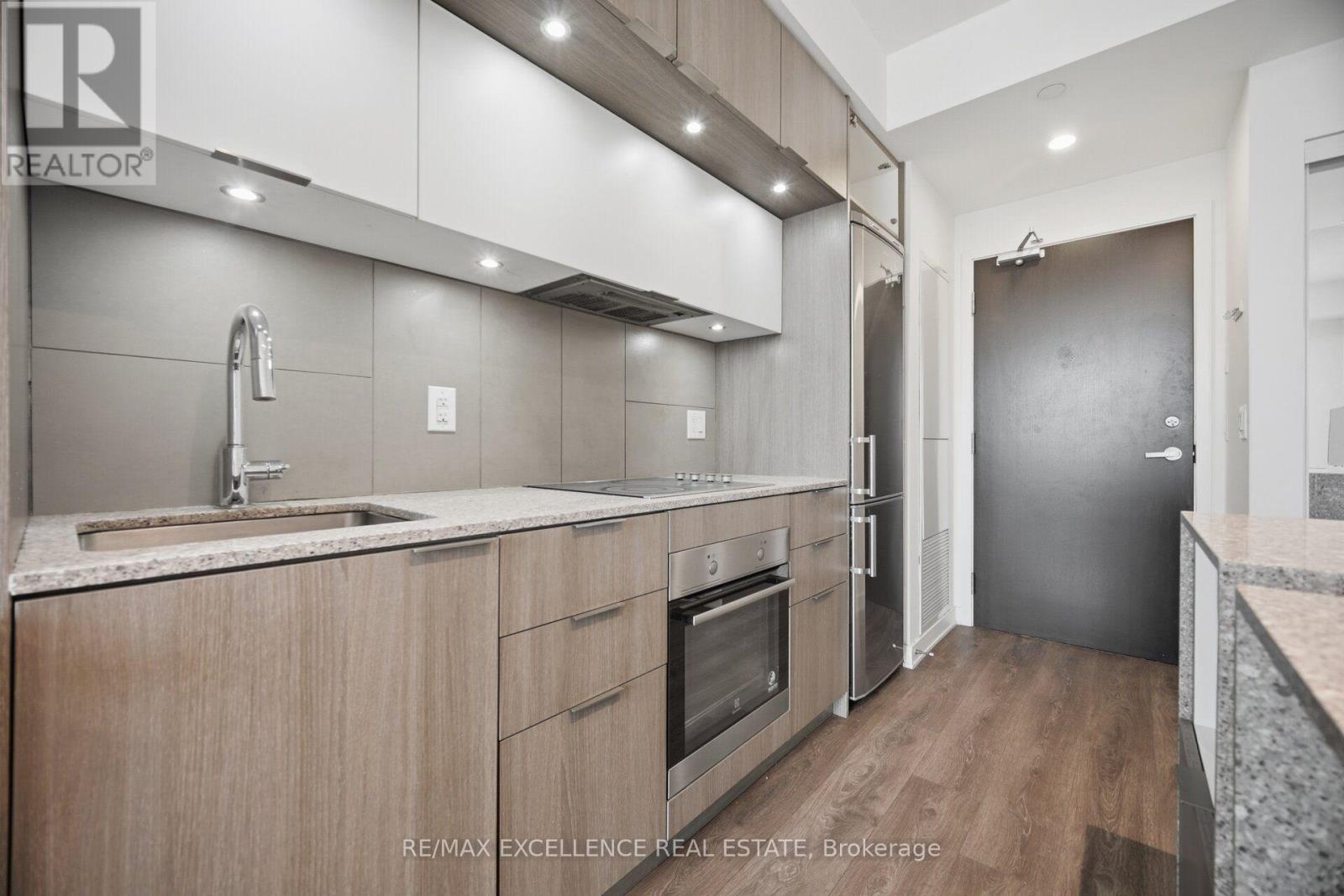 1710 - 55 Regent Park Boulevard, Toronto, ON - Indoor Photo Showing Kitchen With Upgraded Kitchen