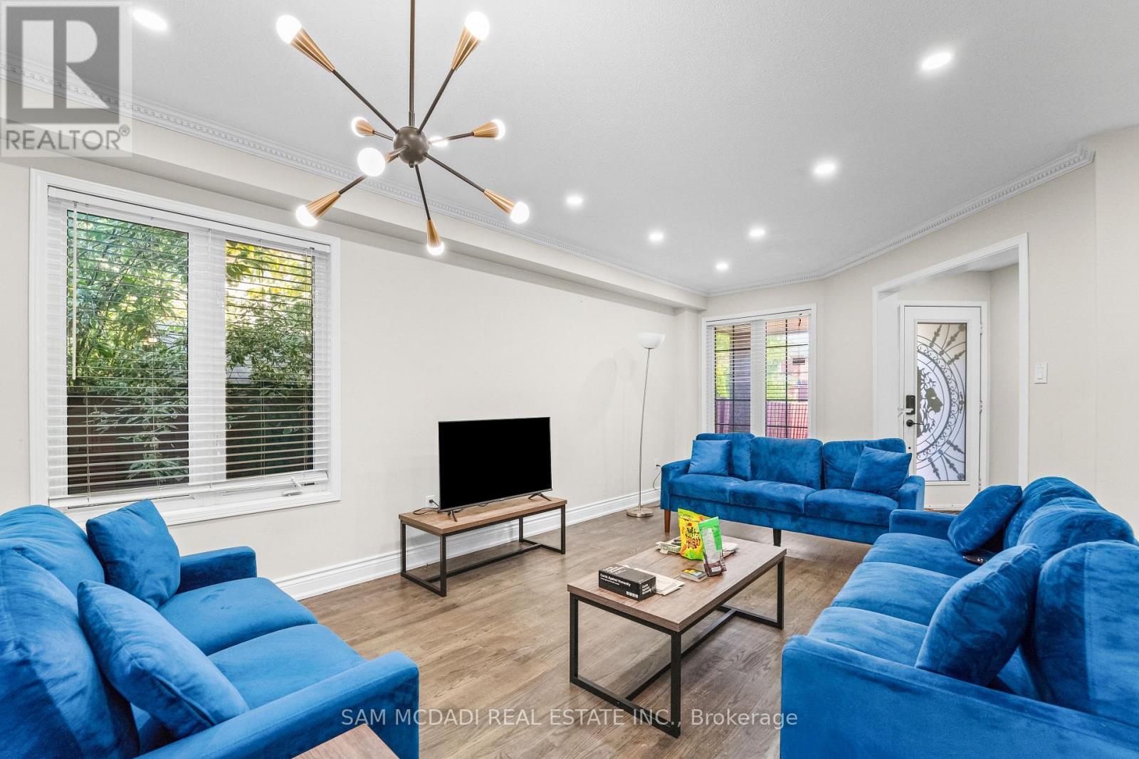 3191 Oakview Road, Mississauga, ON - Indoor Photo Showing Living Room