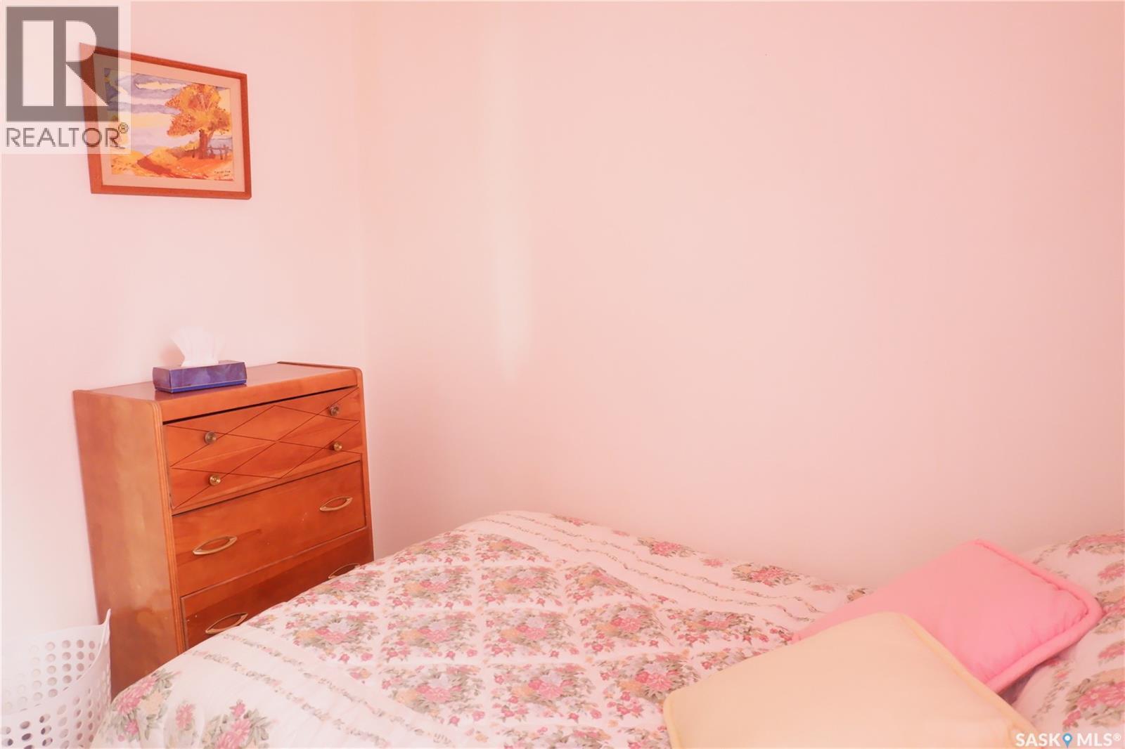 311 7Th Avenue E, Assiniboia, SK - Indoor Photo Showing Bedroom