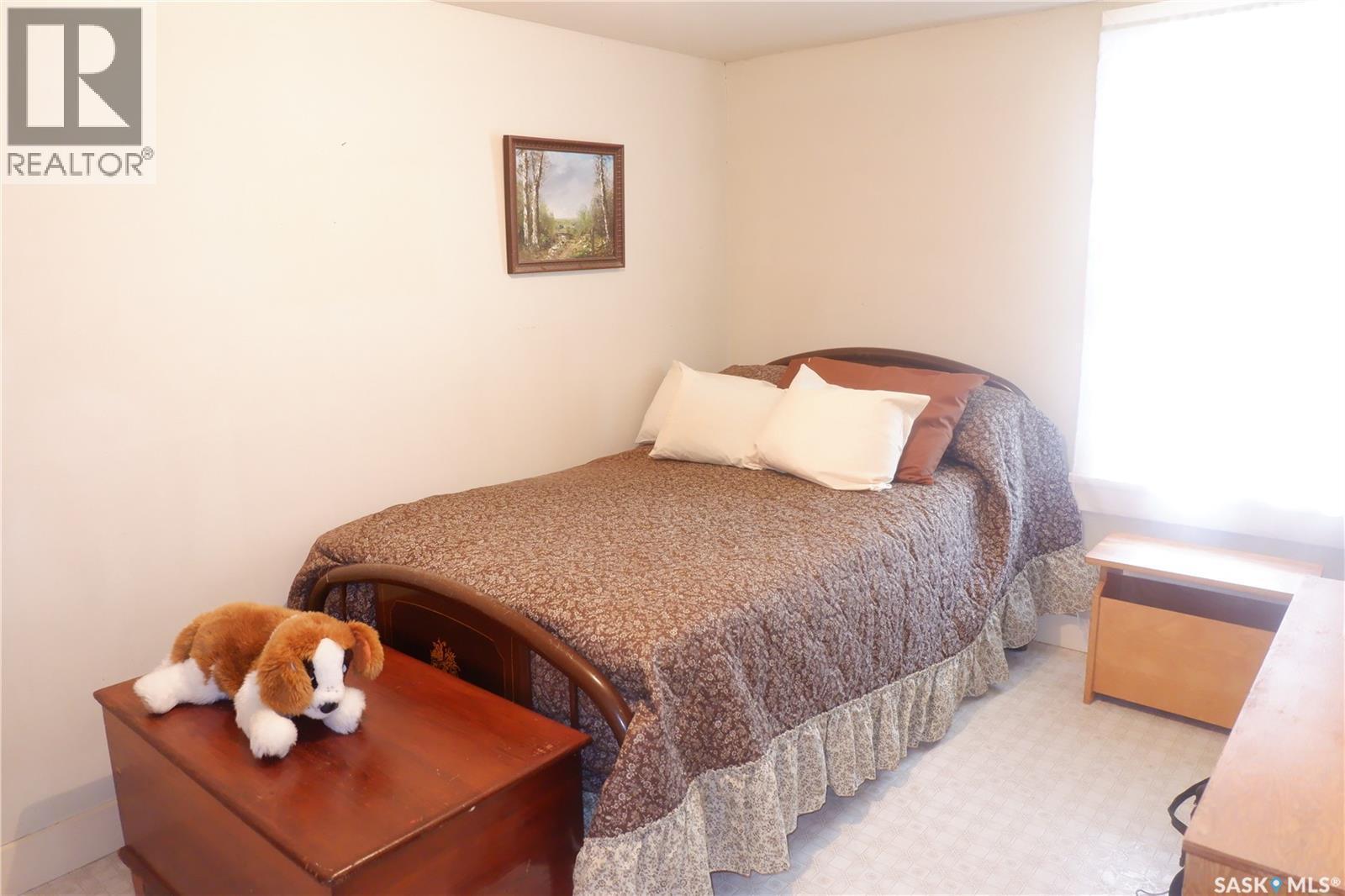 311 7Th Avenue E, Assiniboia, SK - Indoor Photo Showing Bedroom