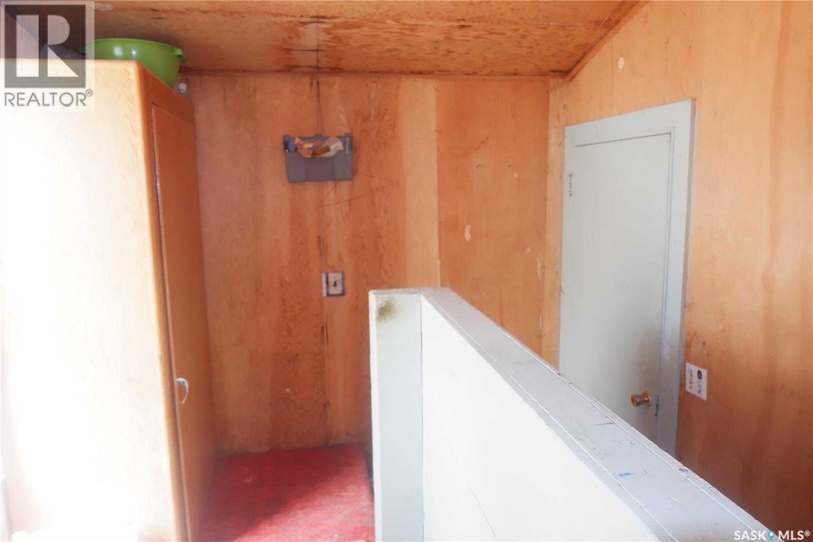 311 7Th Avenue E, Assiniboia, SK - Indoor Photo Showing Other Room