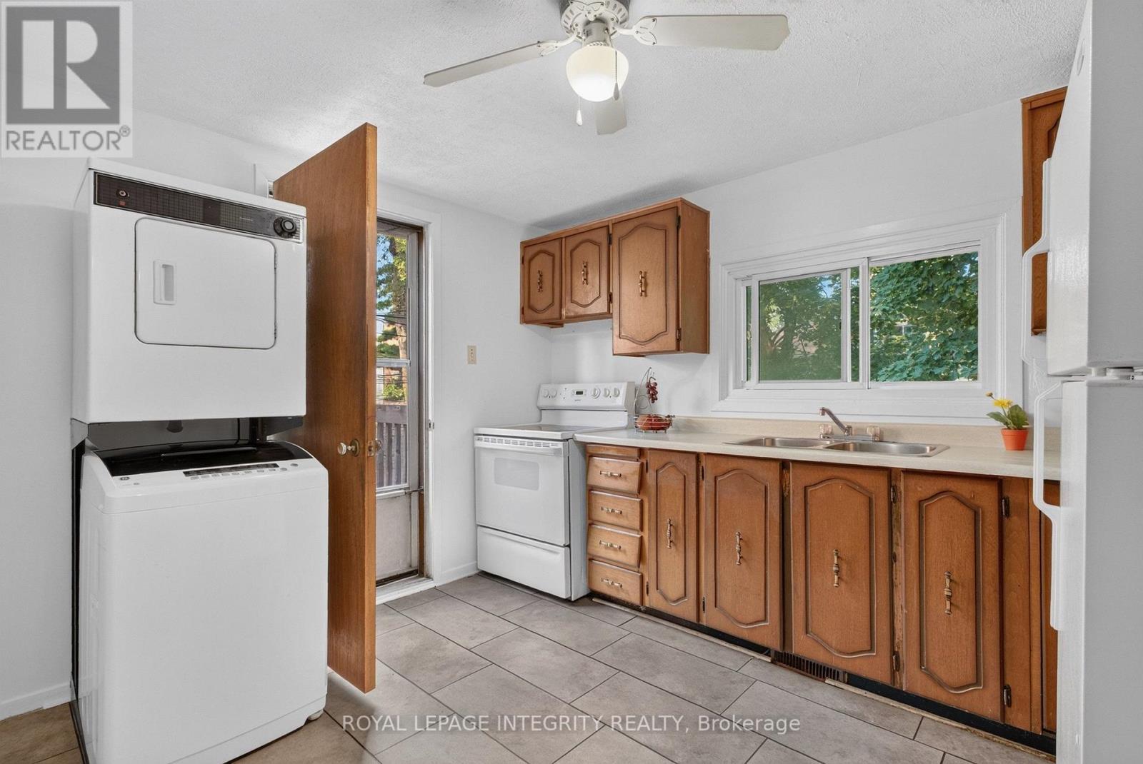 MAIN FLOOR KITCHEN - 141 Percy Street, Ottawa, ON - Indoor