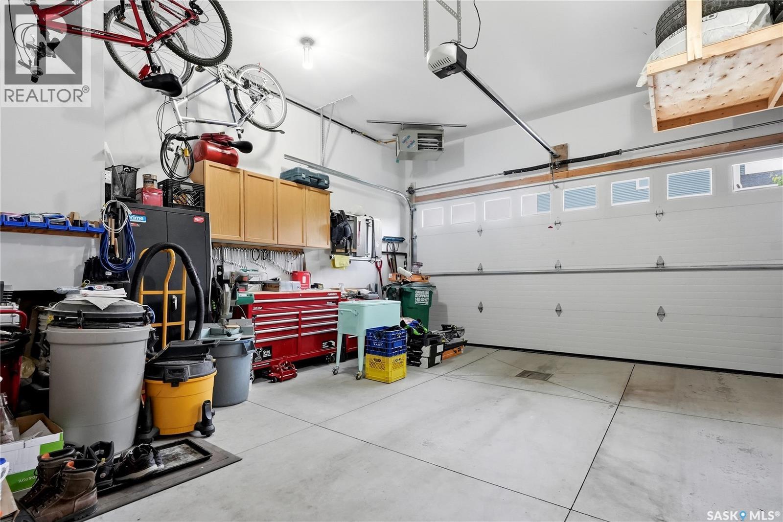 147 3220 11Th Street, Saskatoon, SK - Indoor Photo Showing Garage
