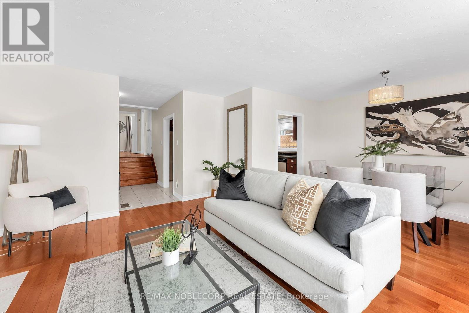 4230 Bloor Street W, Toronto, ON - Indoor Photo Showing Living Room
